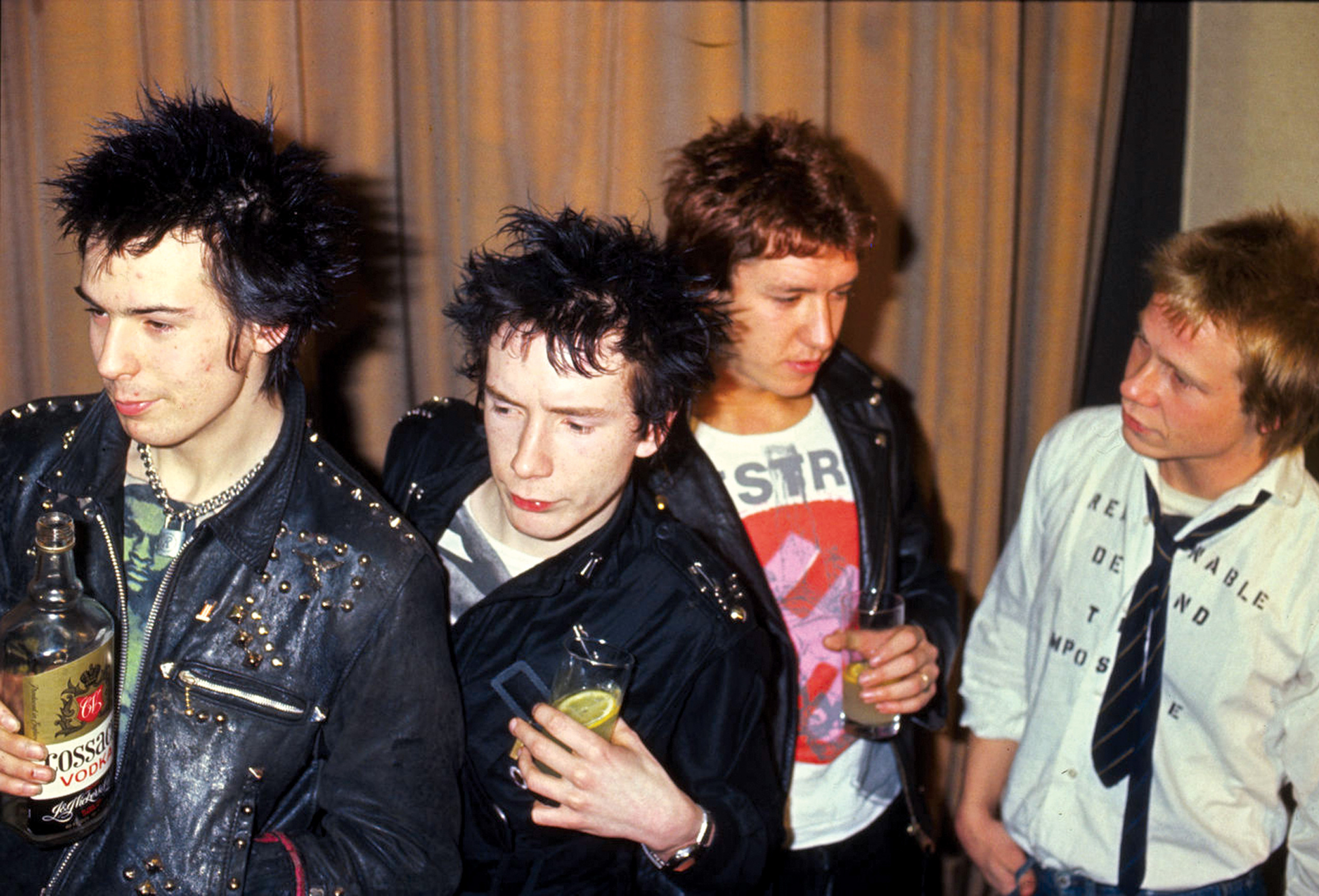 Sex Pistols music, Loud and intense, Uncompromising sound, Sonic rebellion, 2560x1740 HD Desktop