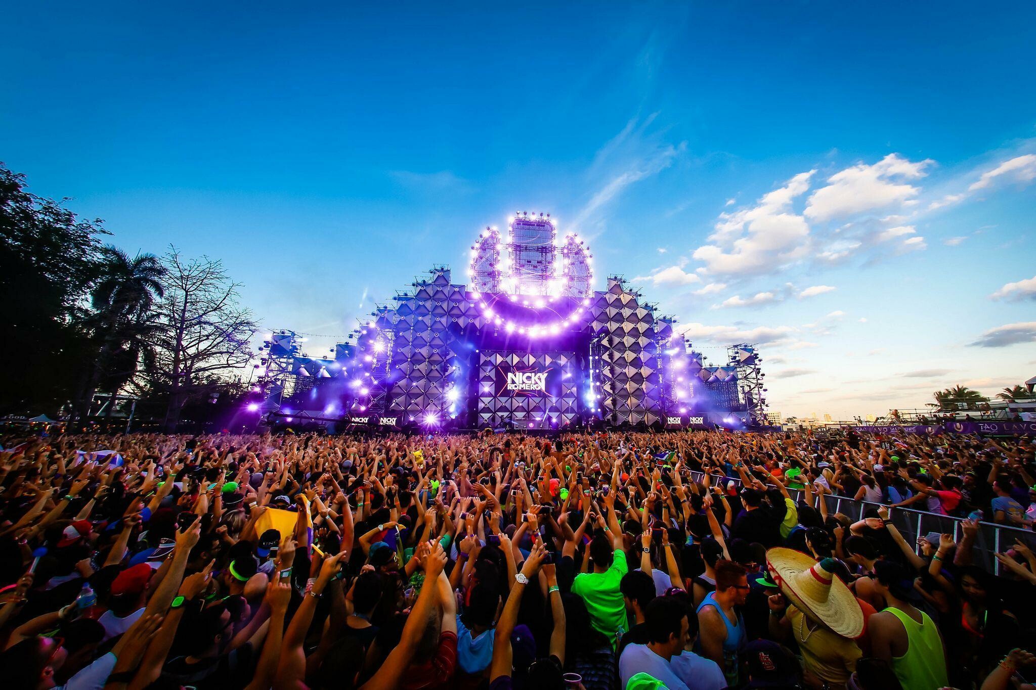 UMF festival, Electronic music, Incredible performances, Thrilling experiences, 2050x1370 HD Desktop