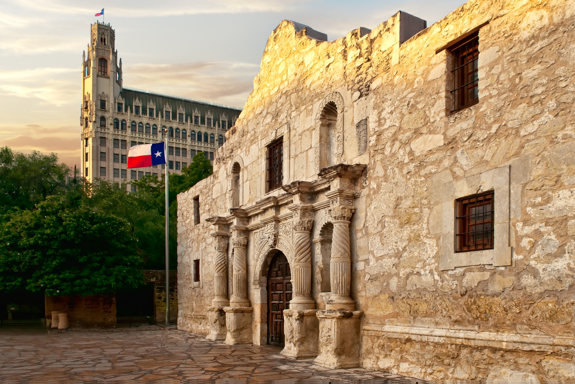 Emily Morgan Hotel, The Alamo (San Antonio) Wallpaper, 2000x1340 HD Desktop