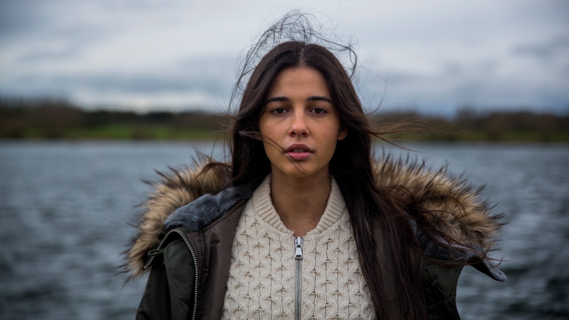 Naomi Scott, Women outdoors, Sweater fur, Windy sea, 1920x1080 Full HD Desktop