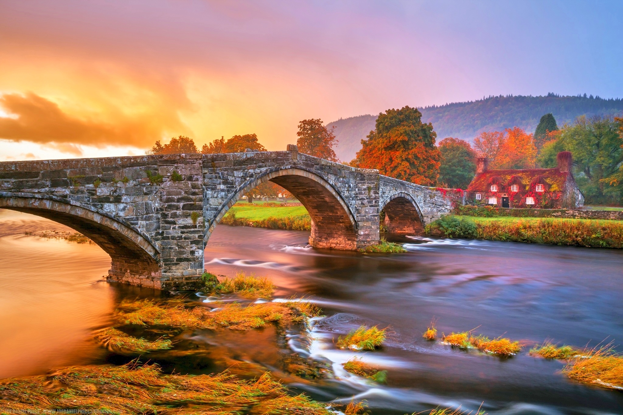 Autumn vibes, Ivy-covered house, Welsh charm, HD wallpaper, 2050x1370 HD Desktop