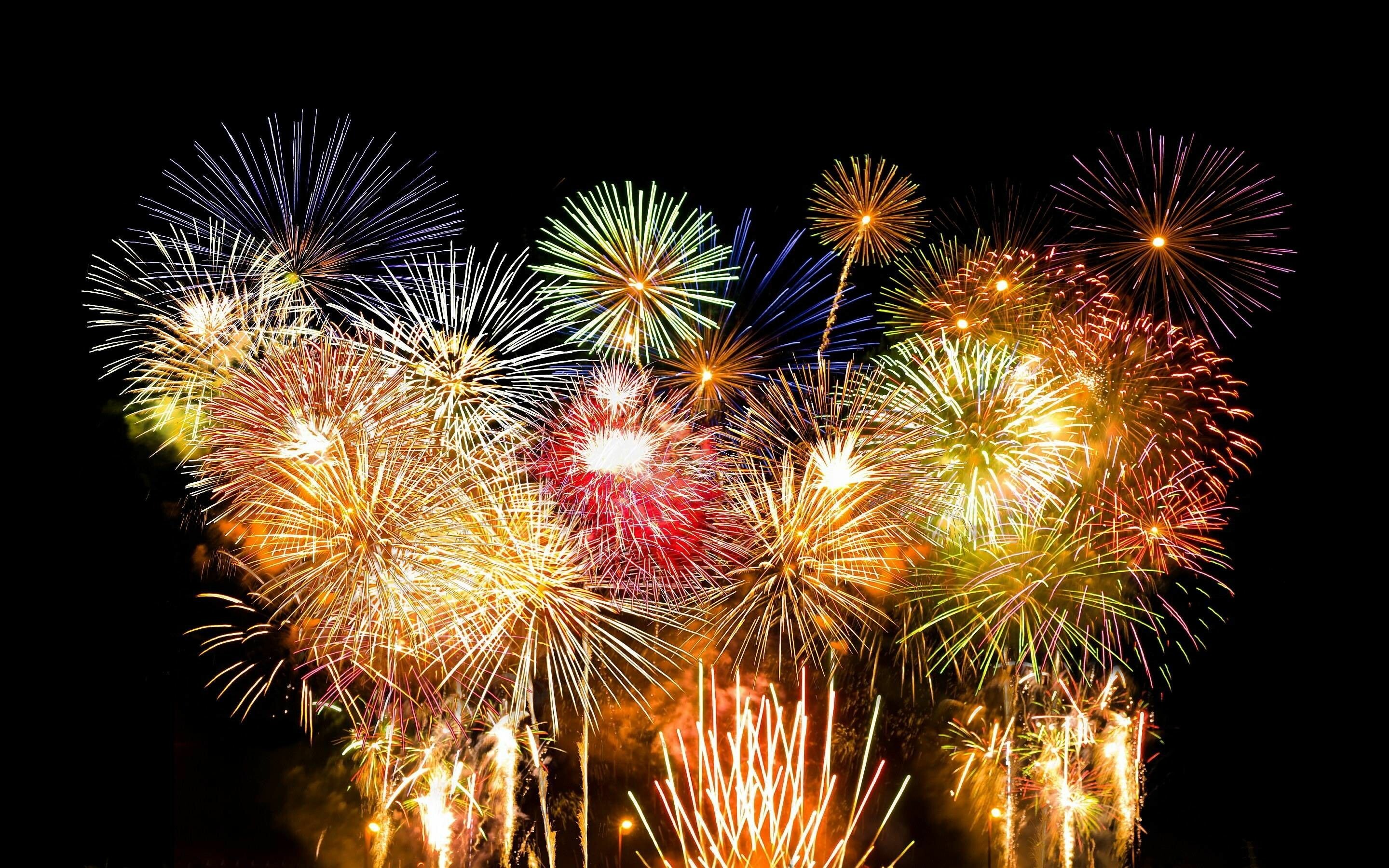 4K fireworks backgrounds, HD fireworks wallpapers, Explosive celebration, Vibrant colors, 2880x1800 HD Desktop