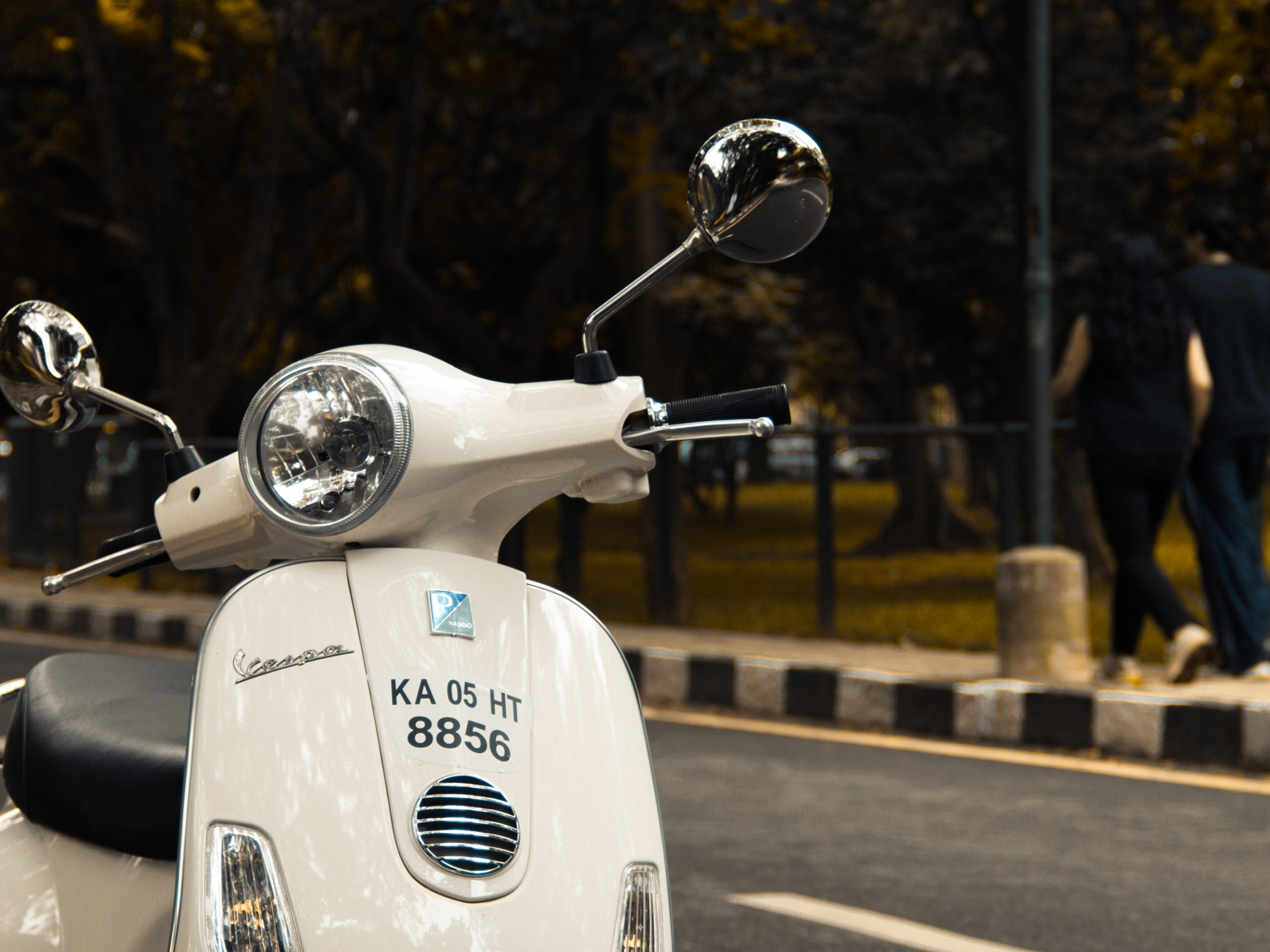 Vespa 125 India, Stylish two-wheeler, Vibrant color options, Easy maneuverability, 2560x1920 HD Desktop