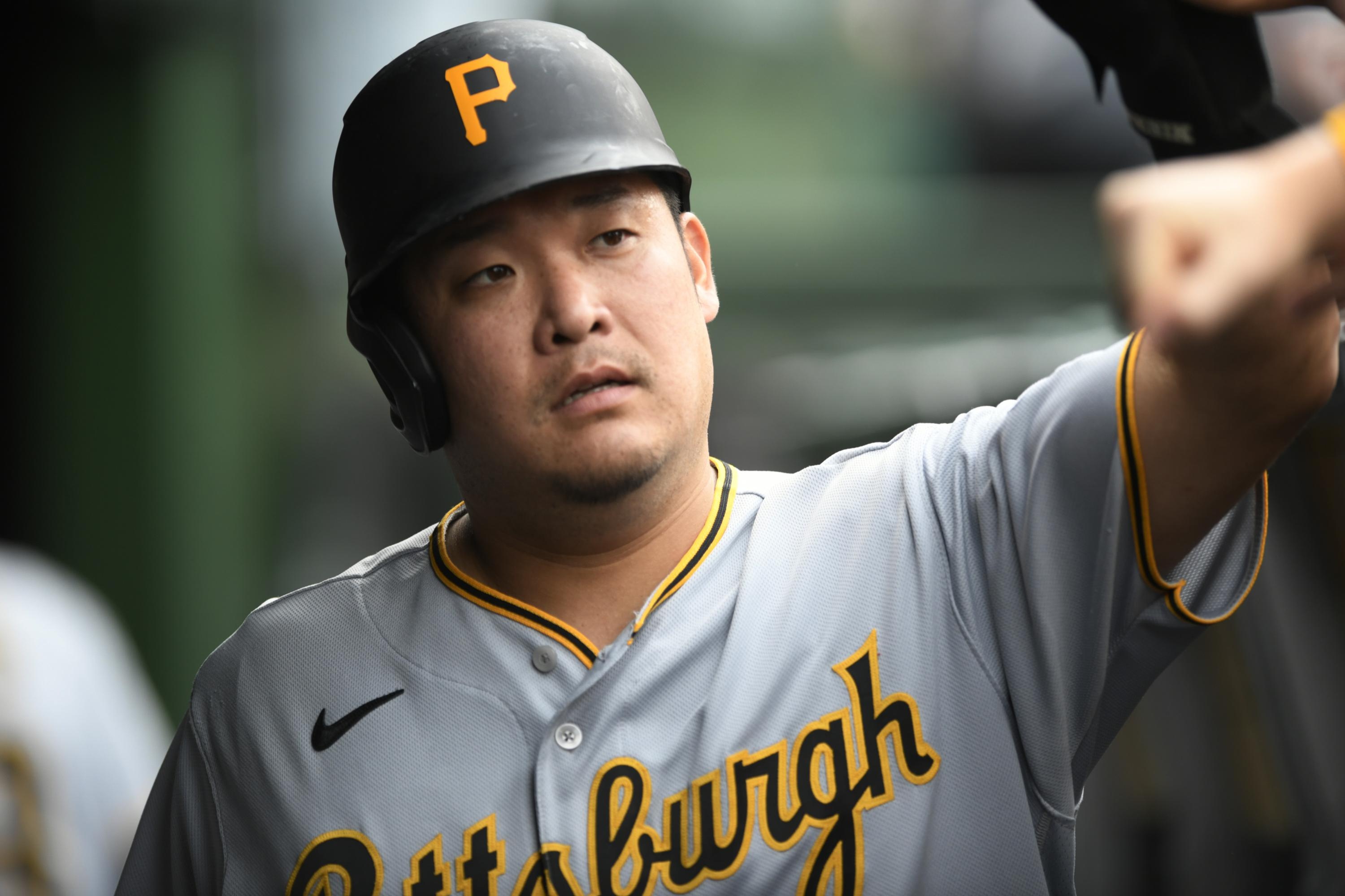 Yoshi Tsutsugo, Pittsburgh Pirates Wallpaper, 3000x2000 HD Desktop