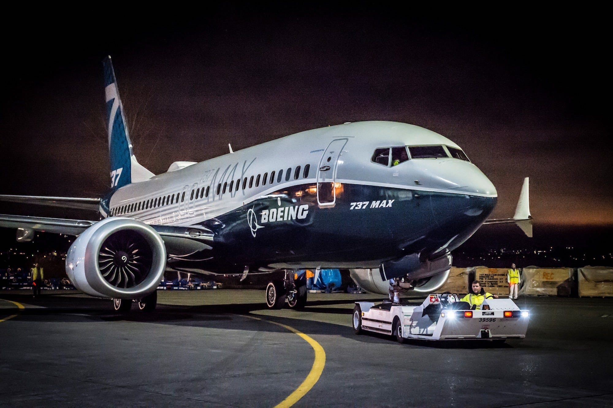 Boeing 737 MAX, Fuel tank debris, Undelivered jets, Live and lets fly, 2000x1340 HD Desktop