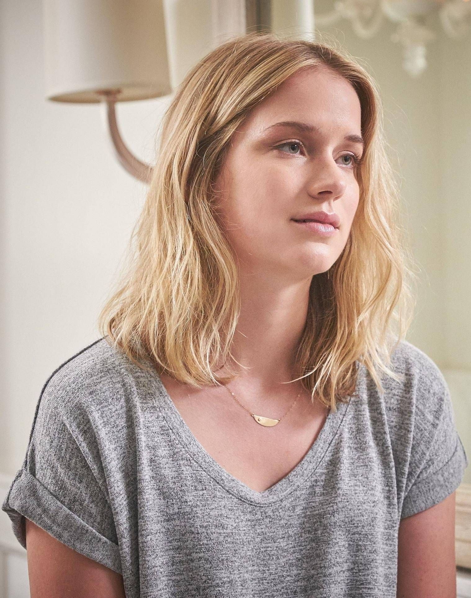 Elizabeth Lail, Guinevere Beck, V-neck t-shirt, 1520x1930 HD Phone