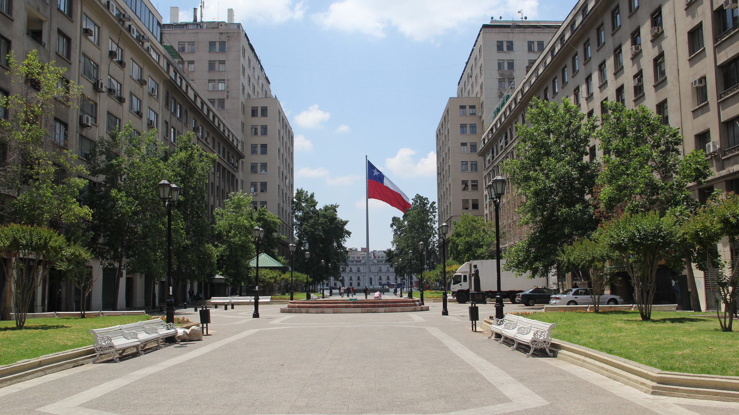 Paseo Bulnes, Santiago (Chile) Wallpaper, 2560x1440 HD Desktop