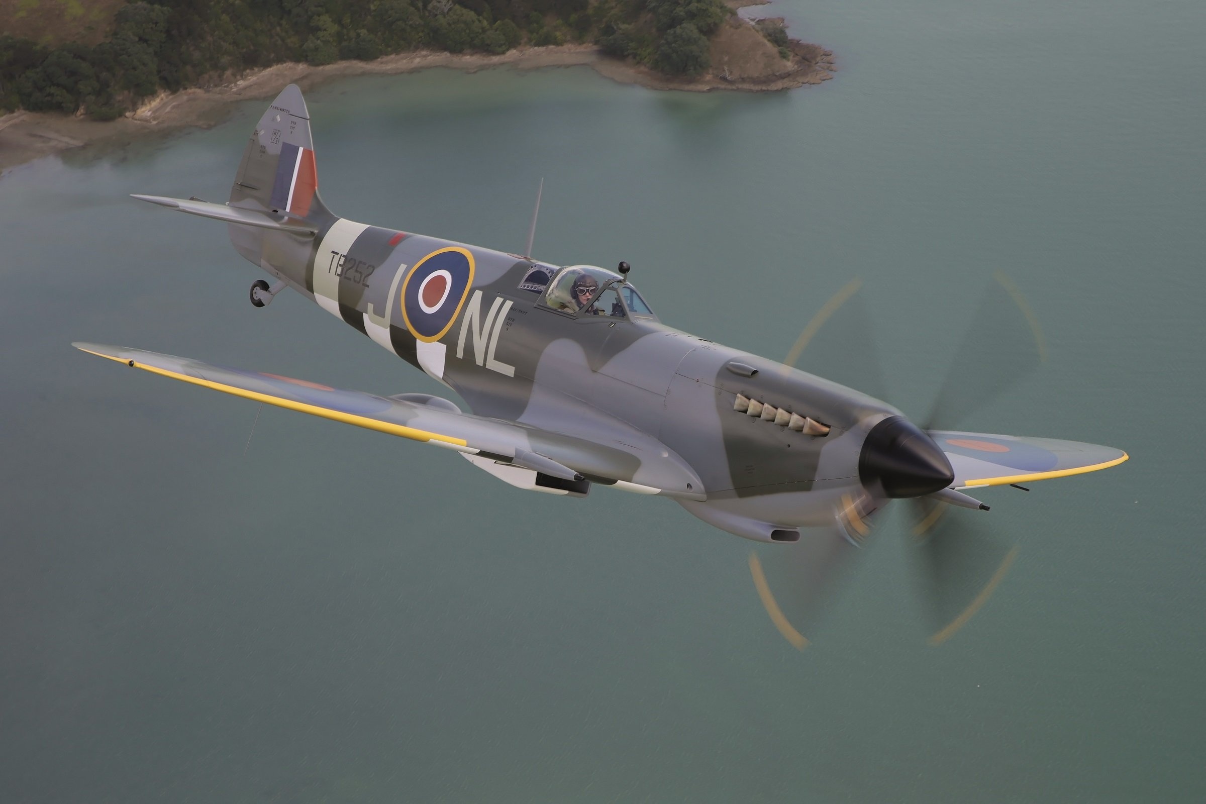 New home for Kiwi, Spitfire stunner, Classic aircraft, Aviation beauty, 2400x1600 HD Desktop