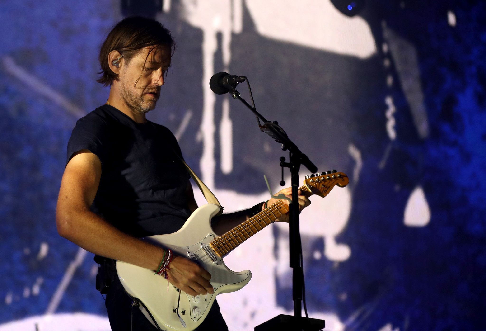 Ed O'Brien, Radiohead, United Center, Chicago Tribune, 2050x1400 HD Desktop