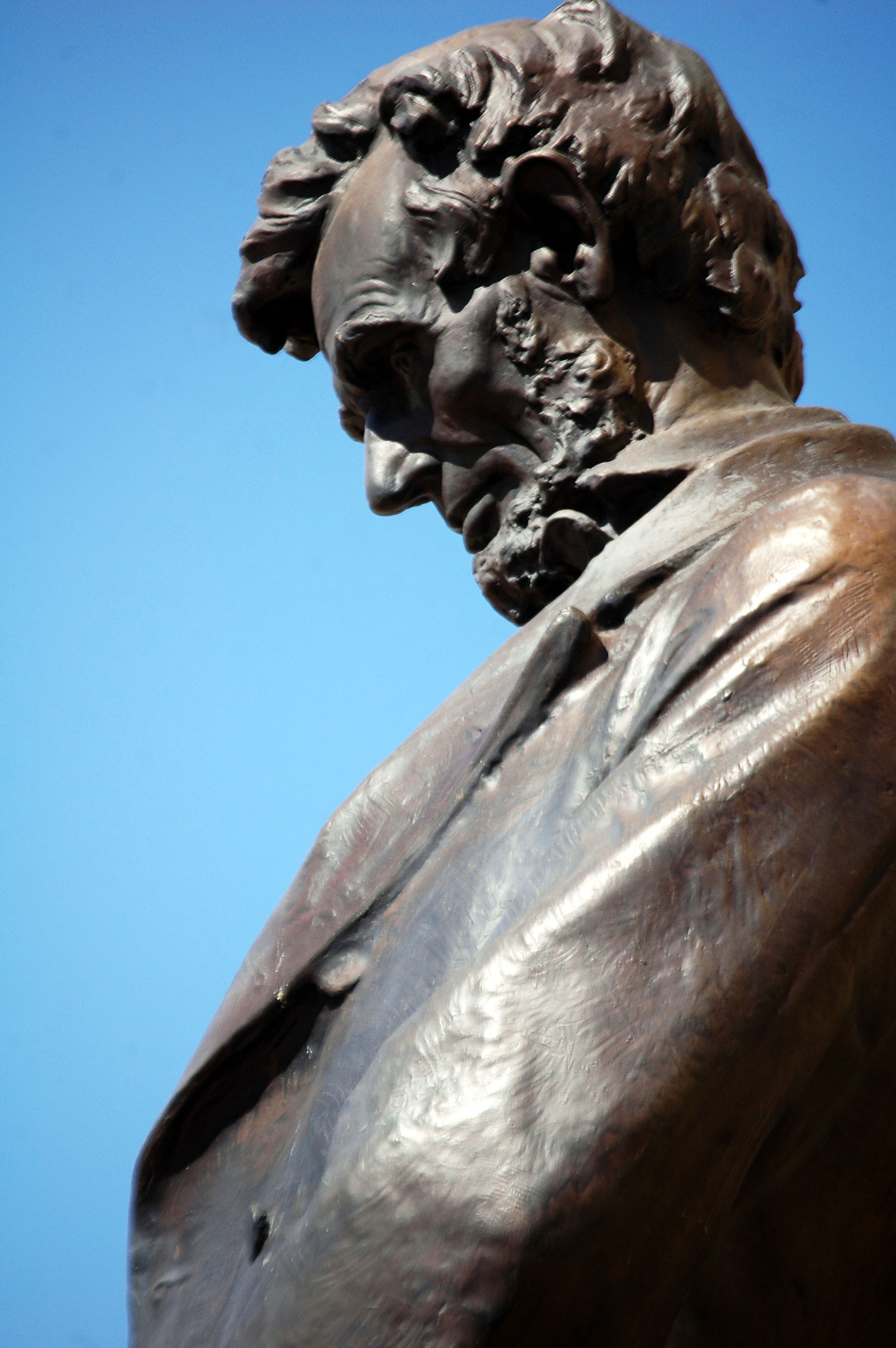 Lincoln monument, Nebraska state capitol, 2000x3010 HD Phone