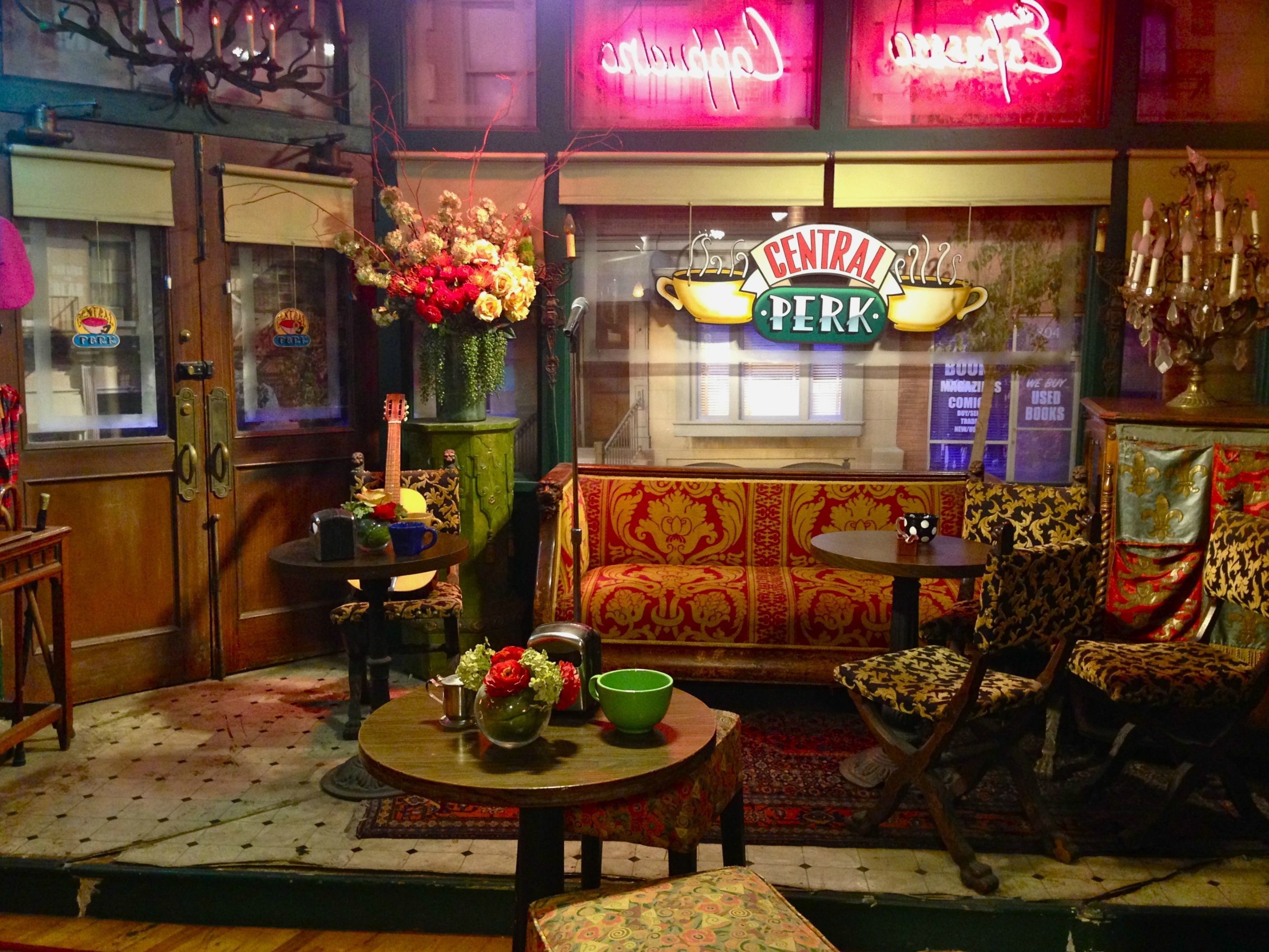 Central Perk, Cafe Wallpaper, 2880x2160 HD Desktop