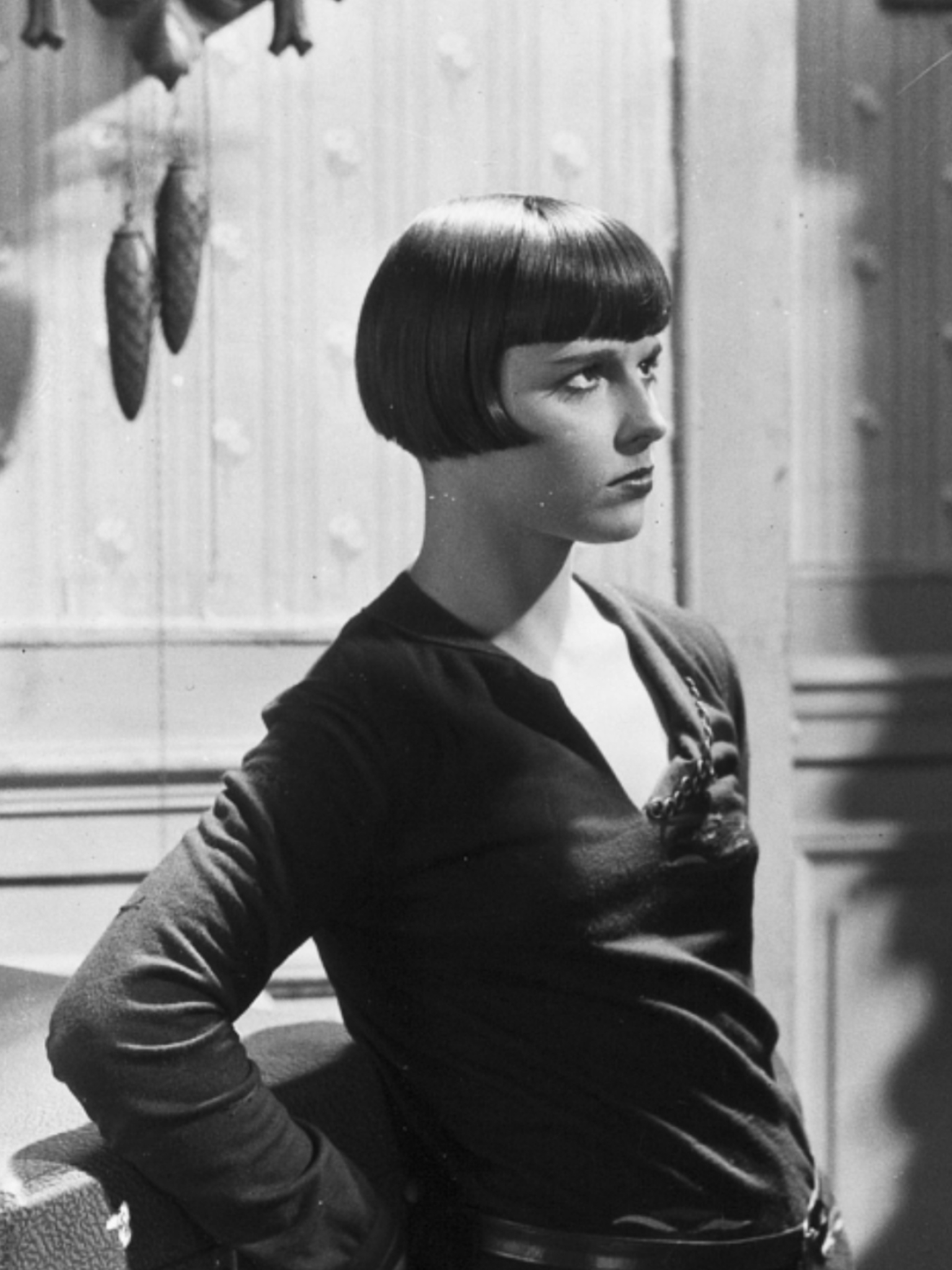 Louise Brooks, Prix de Beaute, Star of the 1930s, 1540x2050 HD Phone