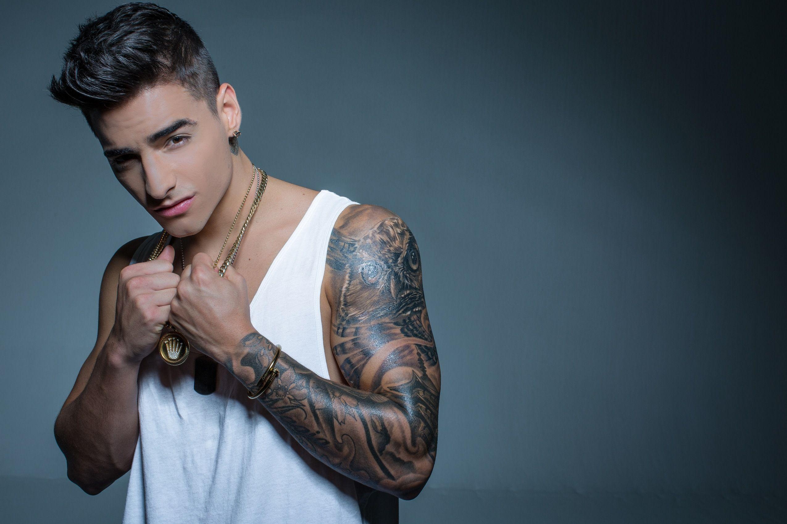 Maluma, Celeb photoshoot, Colombian singer, Fashionable, 2550x1700 HD Desktop