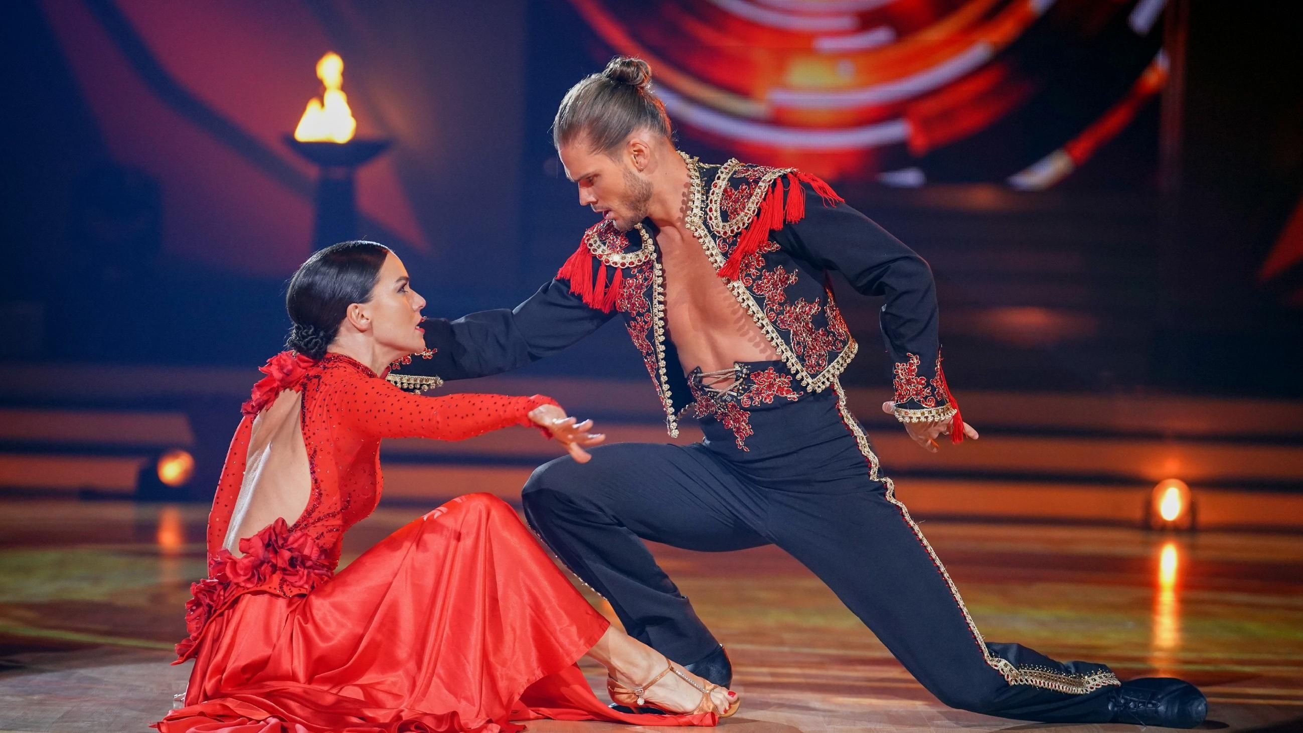 Rurik Gislason and Renata Lusin, Pasodoble Wallpaper, 2600x1470 HD Desktop