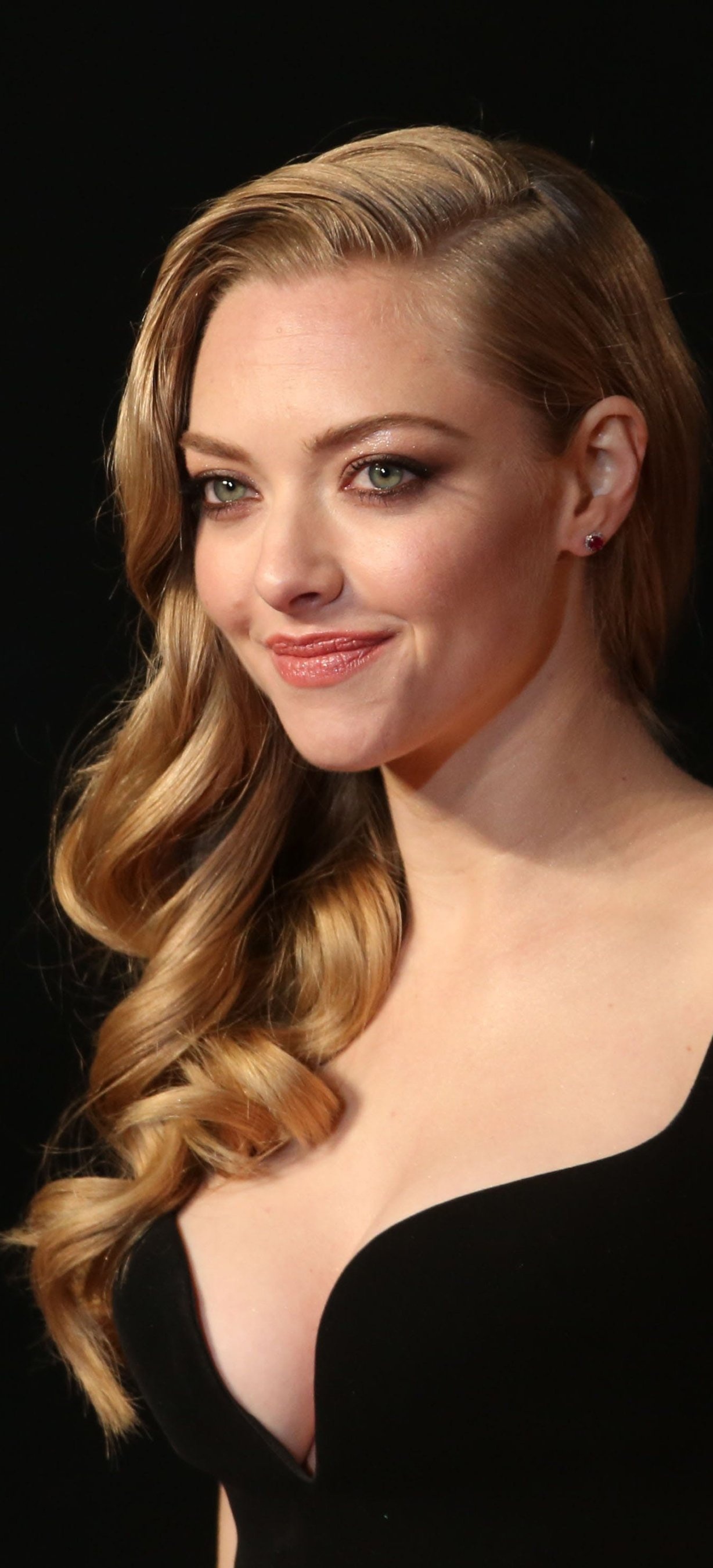 Amanda Seyfried movies, Celebrity, Actress, 1230x2700 HD Phone