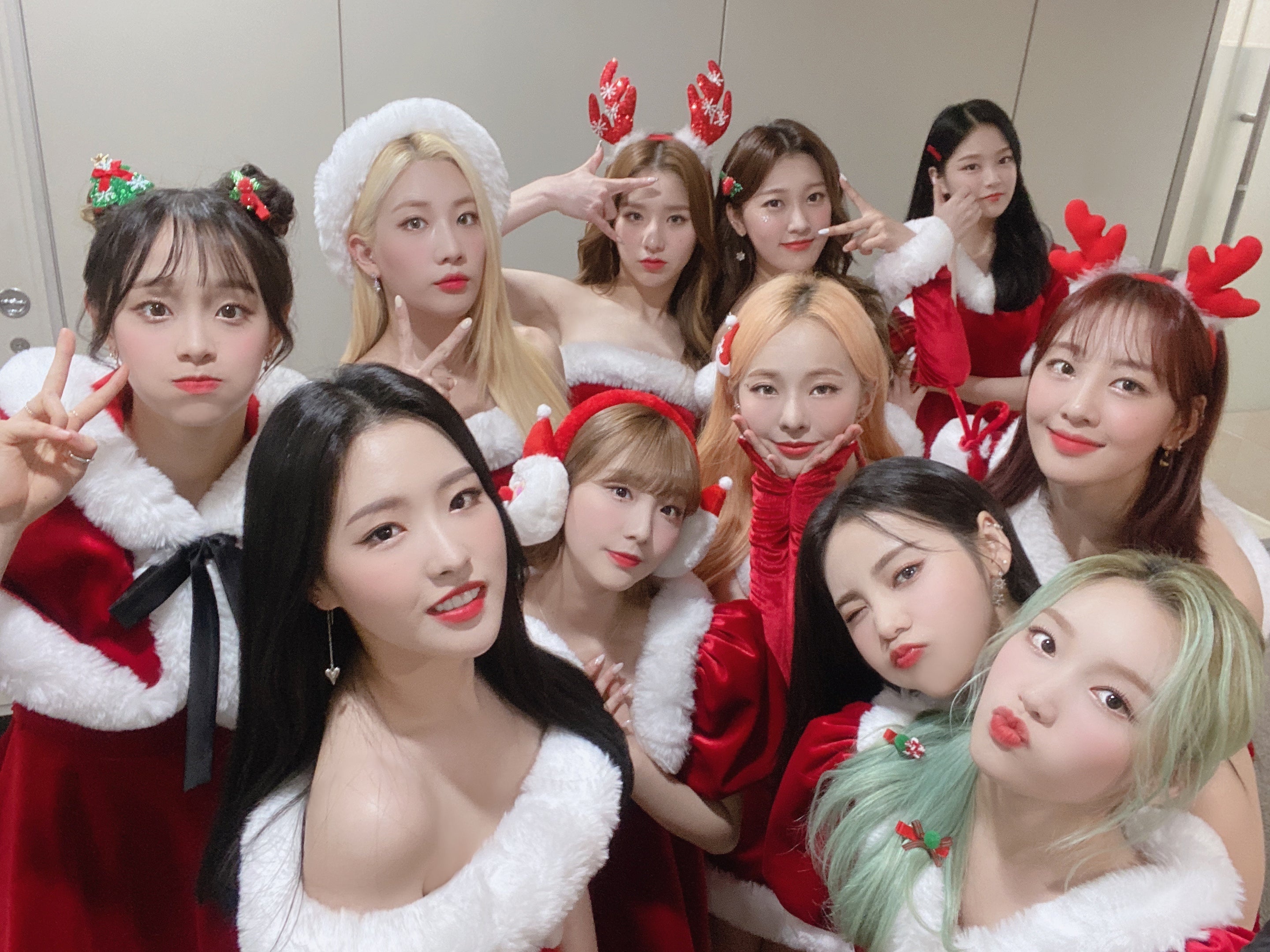 LOONA (K-pop), Christmas, K-pop, Japan, 2880x2160 HD Desktop