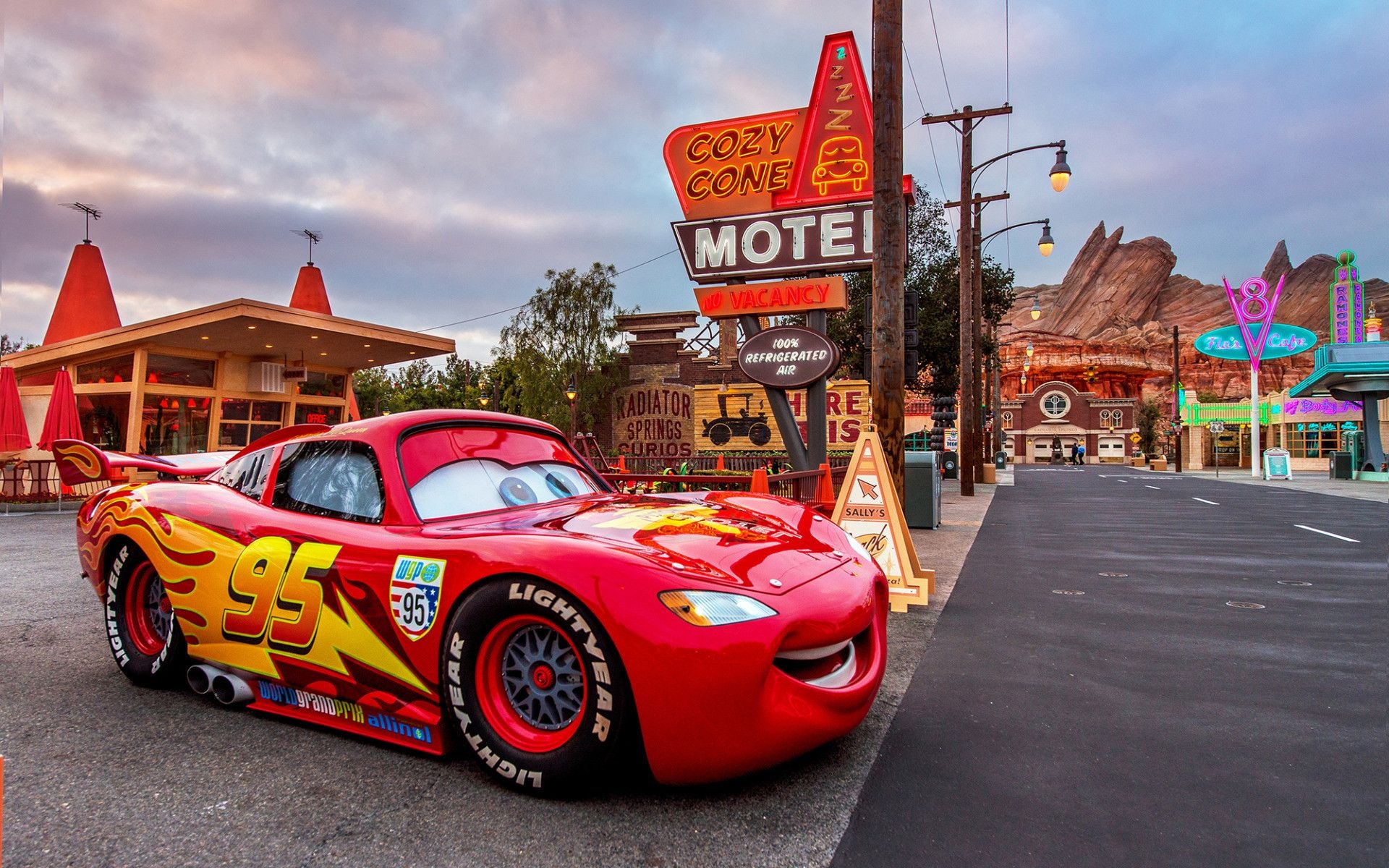 Disney California Adventure Park, McQueen (Cars) Wallpaper, 1920x1200 HD Desktop