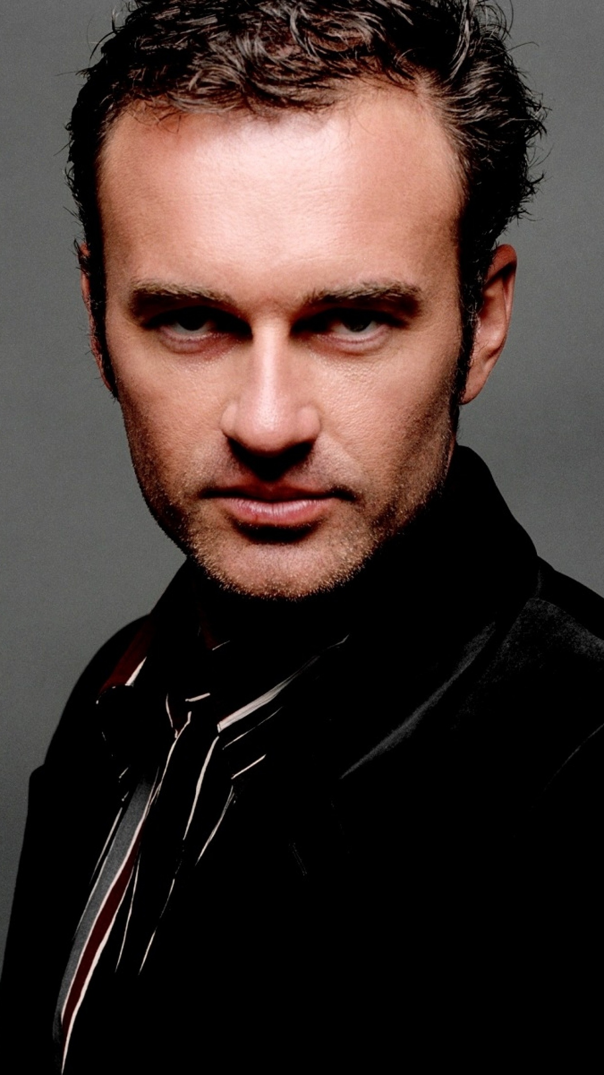 Julian McMahon, Charmed's Cole Turner, TV series, Screen beauty, 1250x2210 HD Phone