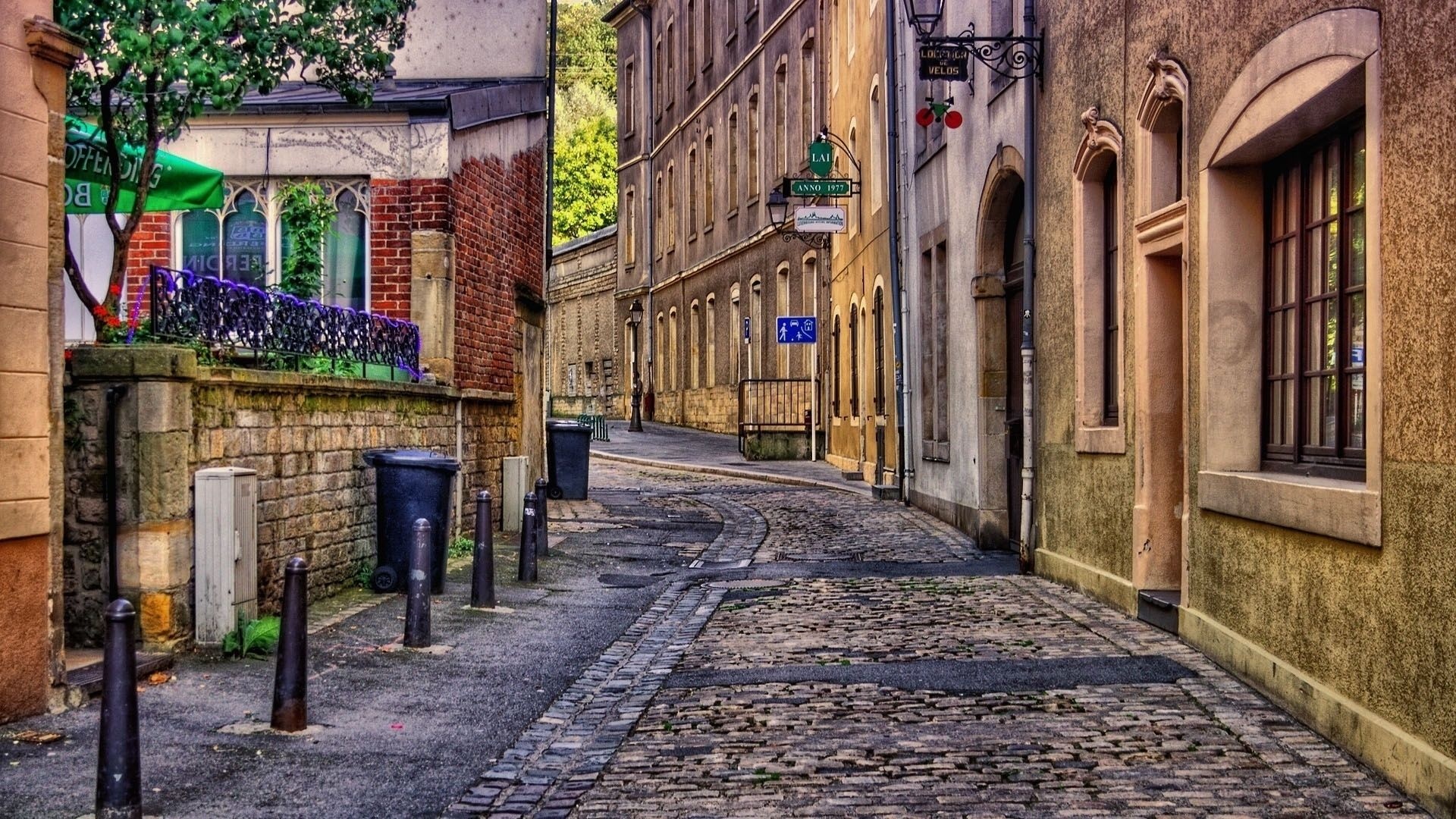 City street photography, Brick alley buildings, HDR shot, Urban scenery, 1920x1080 Full HD Desktop