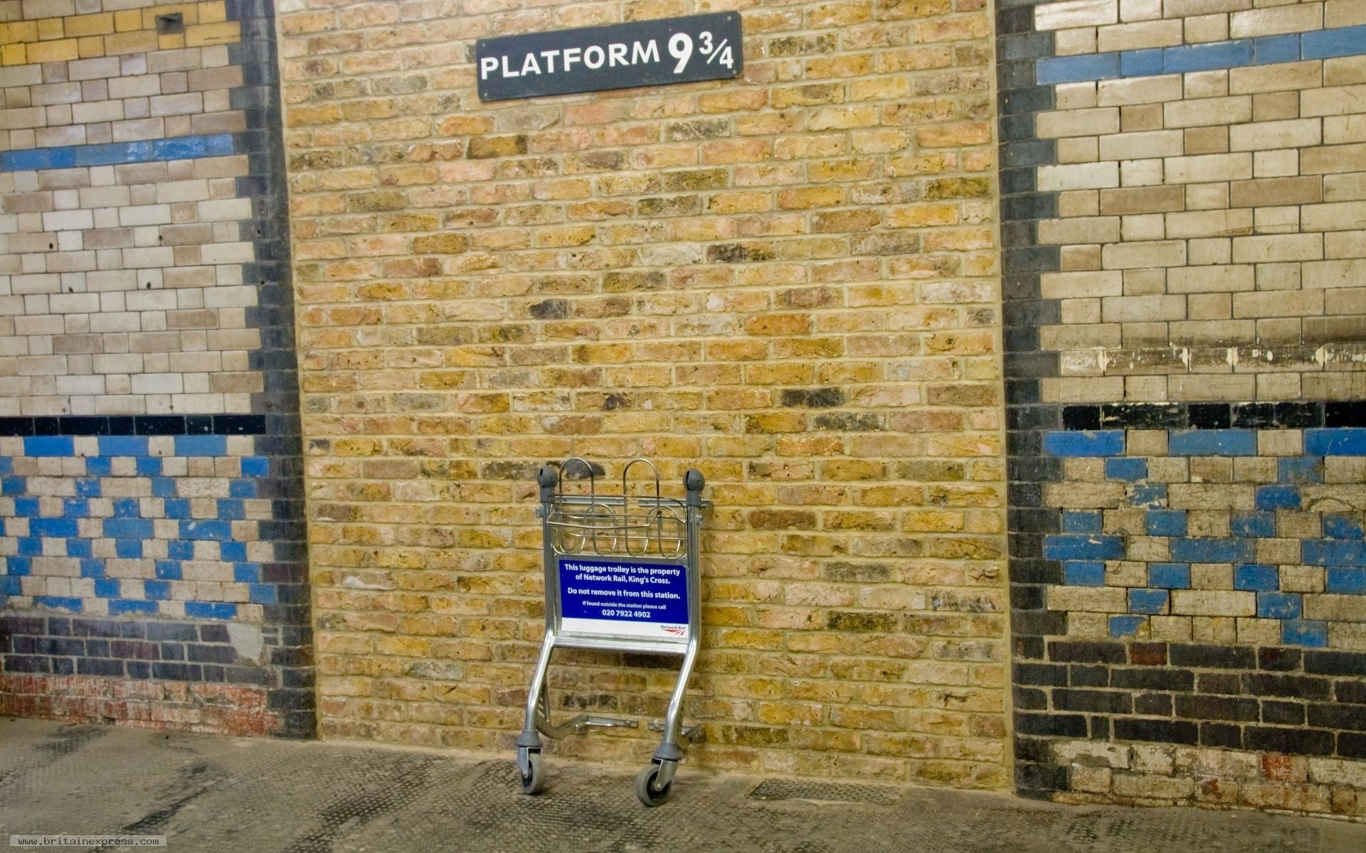 Platform 9 3/4 movies, Platform wallpaper, Samantha Tremblay artwork, Magical theme, 1920x1200 HD Desktop