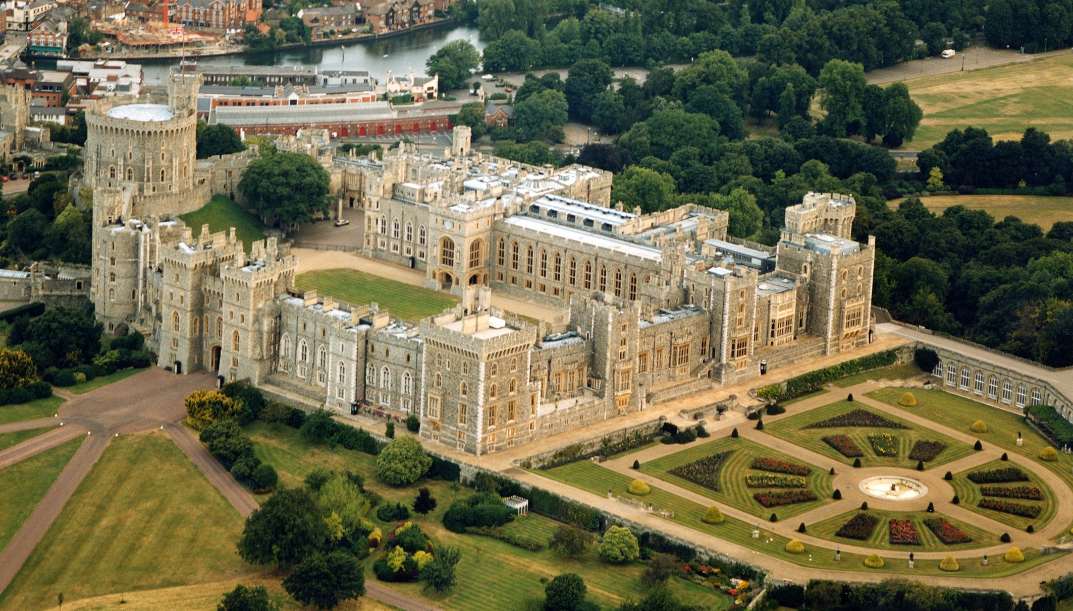 Windsor Castle wallpapers, Man-made wonders, 4K images, Breathtaking pictures, 2130x1220 HD Desktop