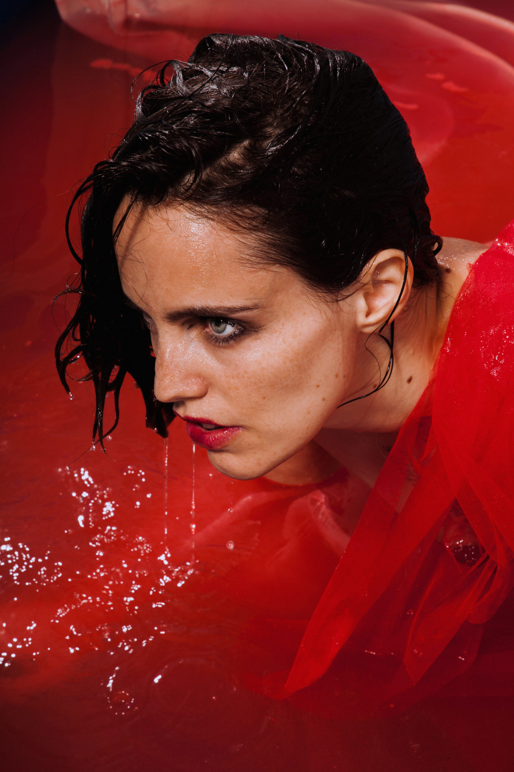 Anna Calvi, Let the music move, 1710x2560 HD Phone