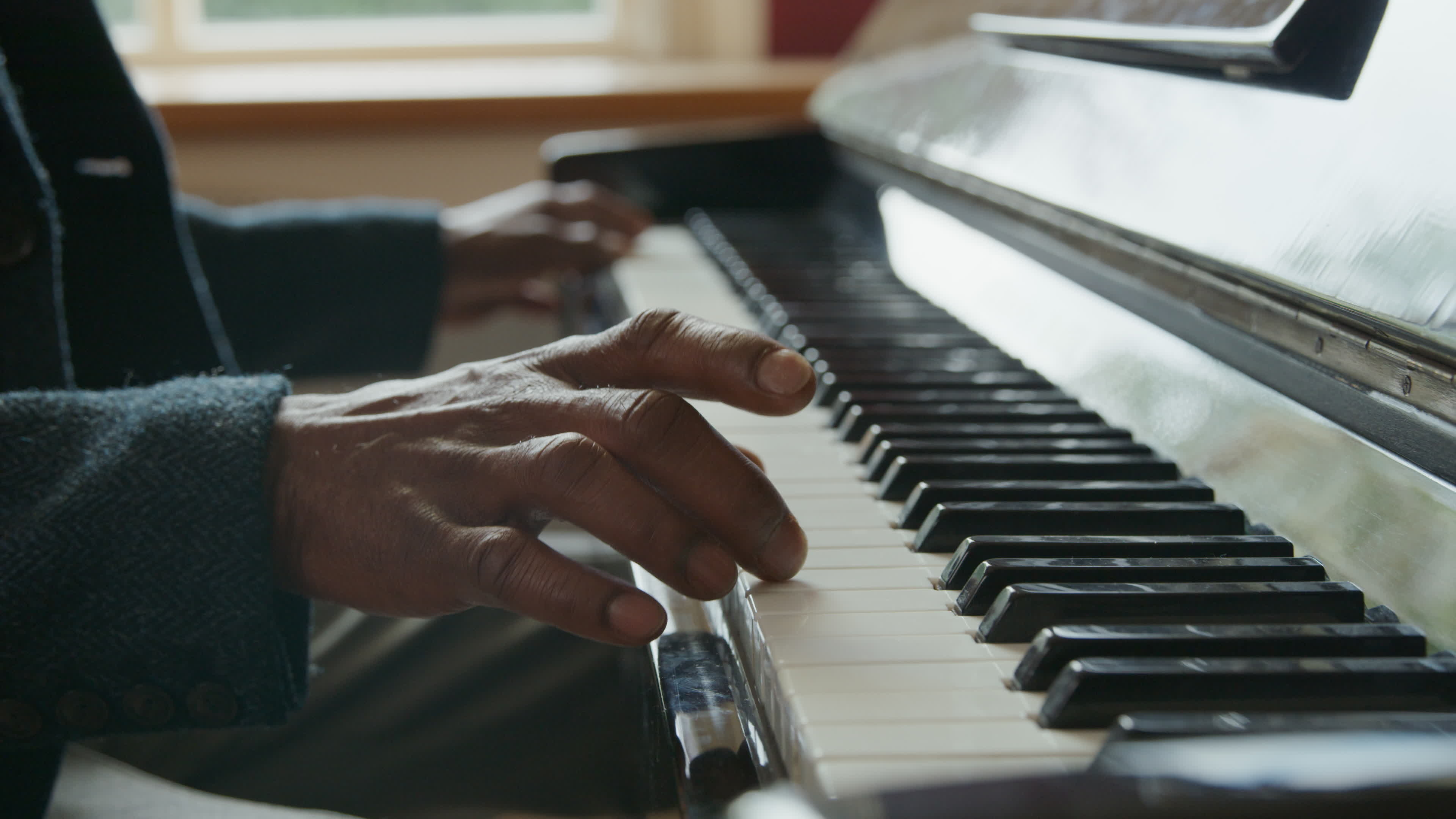 Piano, Mature man playing, Intimate performance, Musical passion, 3840x2160 4K Desktop