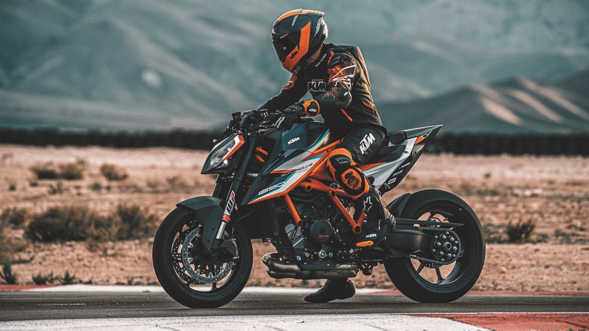 KTM 1290 Super Duke, Wallpapers, 2000x1130 HD Desktop