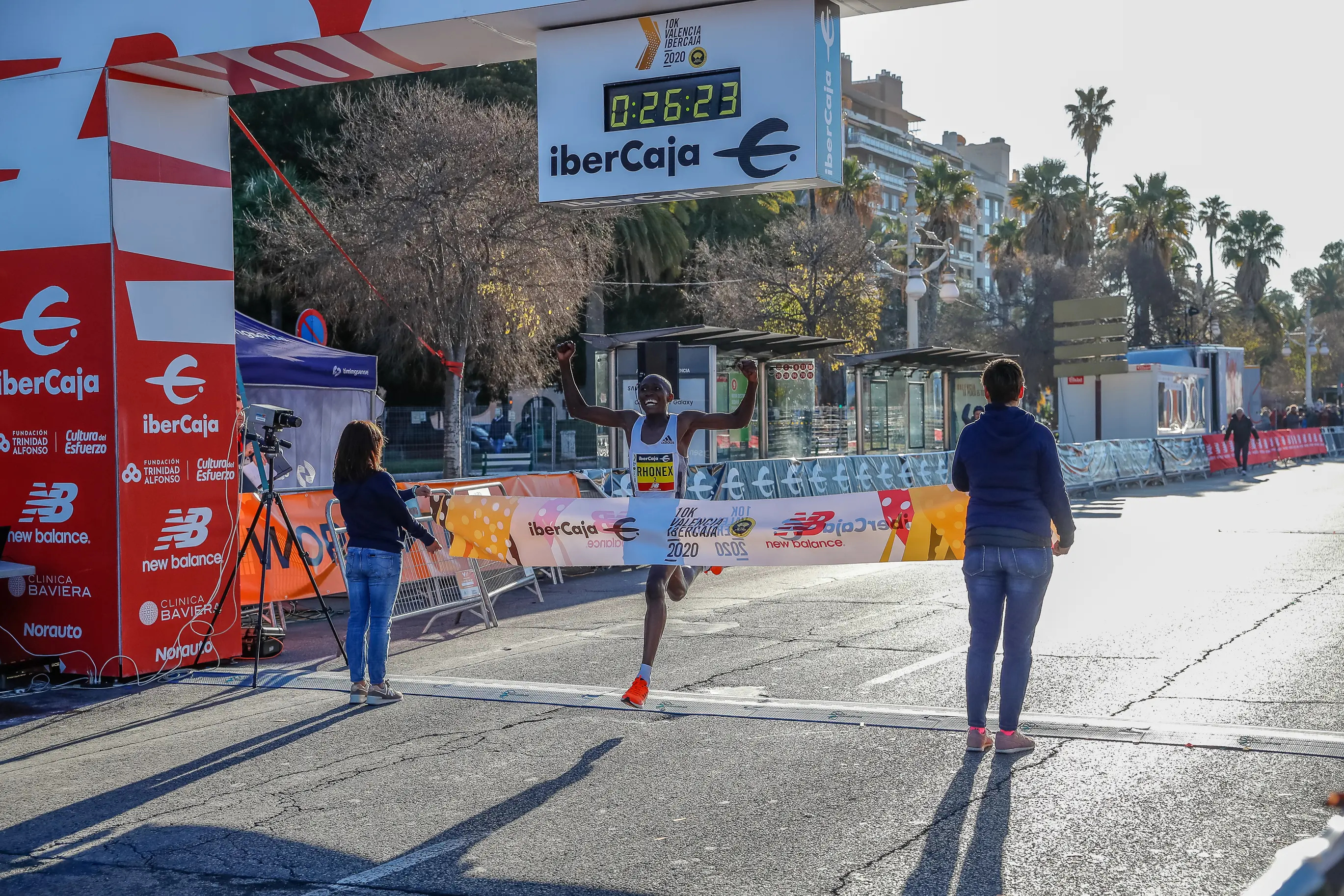 Rhonex Kipruto, World athletics record, Valencia 10k event, Global recognition, 2740x1830 HD Desktop