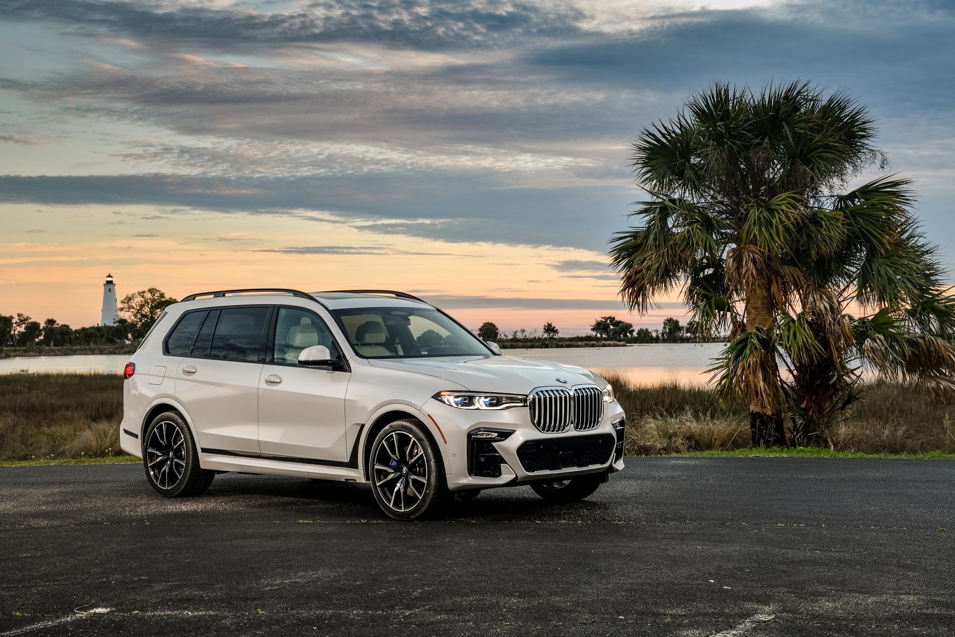 BMW X7, Luxury SUV, High-definition wallpapers, Striking visuals, 1920x1280 HD Desktop