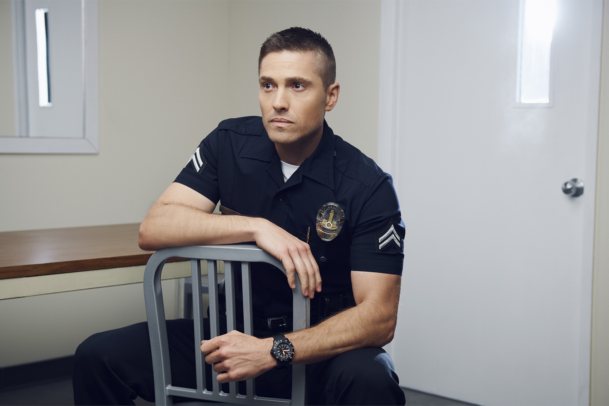 Eric Winter, Rookies romance, Officer Bradford, Season 2, 2030x1360 HD Desktop