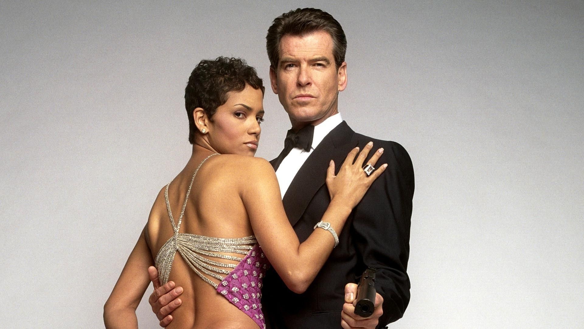 Halle Berry and Pierce Brosnan, Bond Girl Wallpaper, 1920x1080 Full HD Desktop