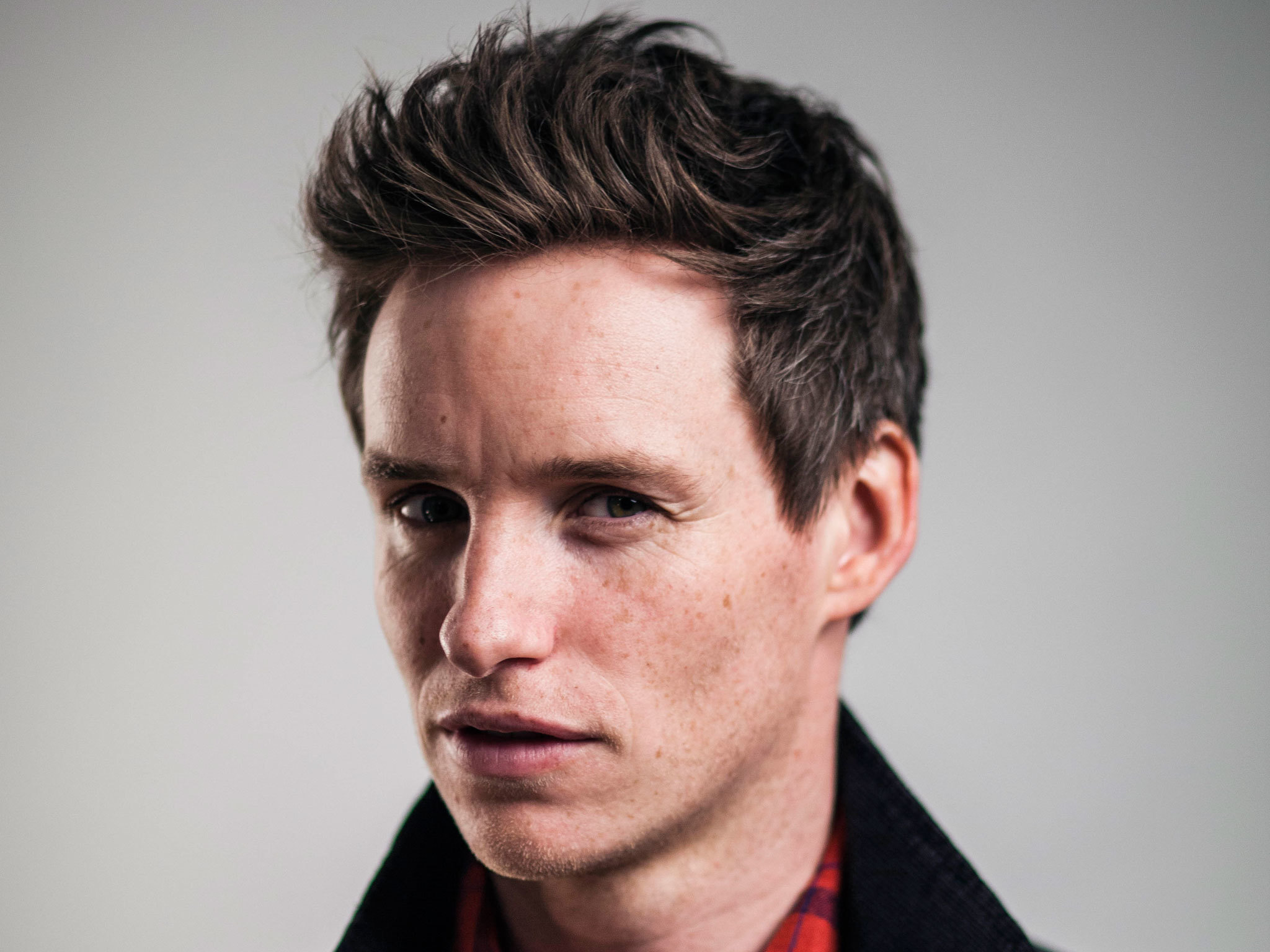 Eddie Redmayne, Face wallpaper, Actor, Captivating gaze, 2050x1540 HD Desktop