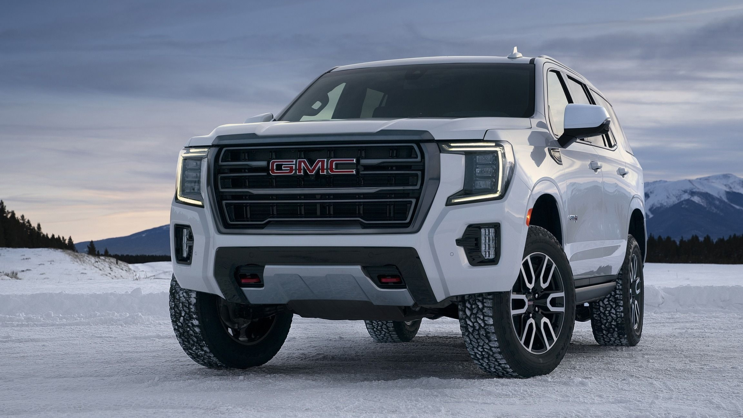 GMC Yukon, All-terrain SUV, Bold presence, Enhanced versatility, 2560x1440 HD Desktop