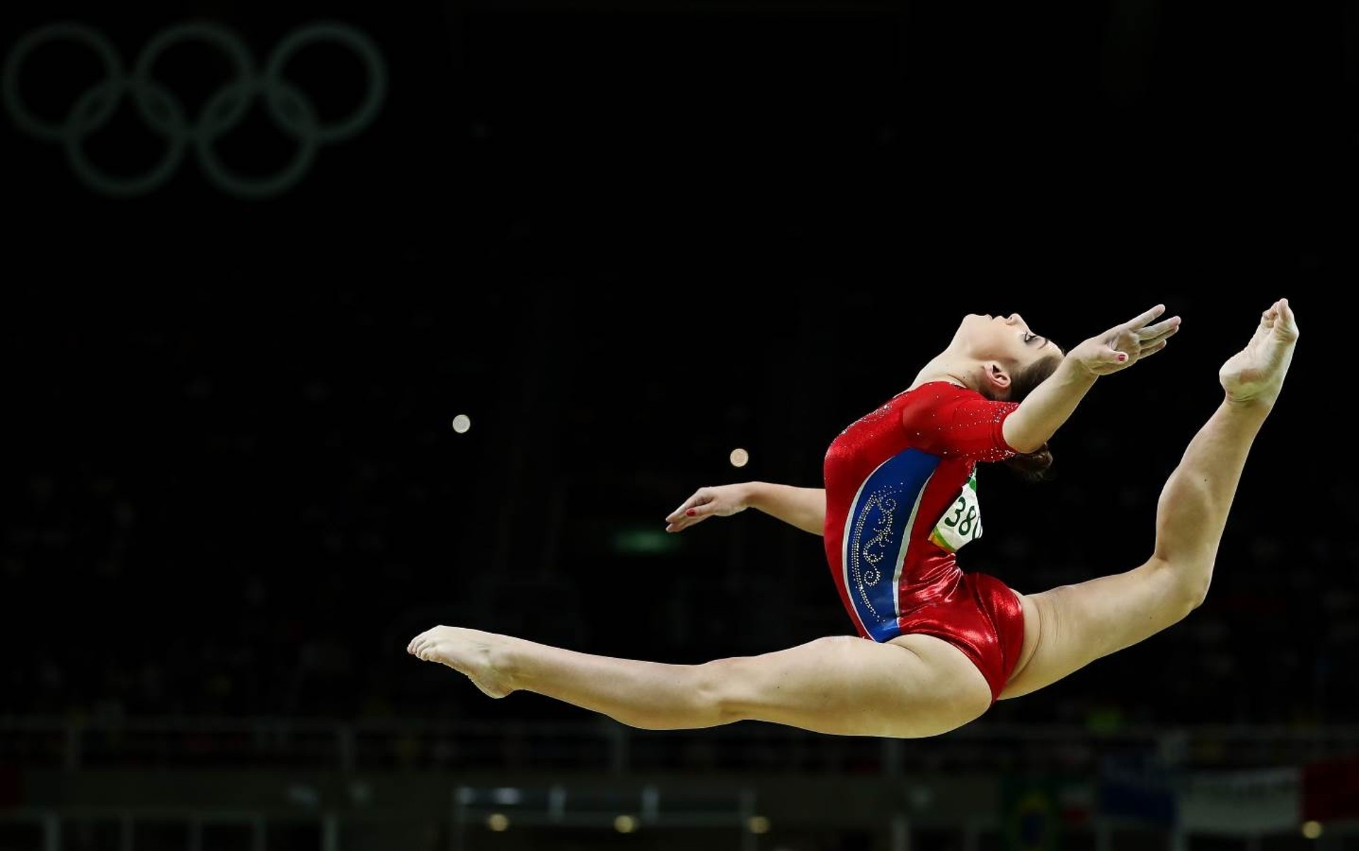 Aliya Mustafina, Artistic Gymnastics Wallpaper, 1920x1210 HD Desktop