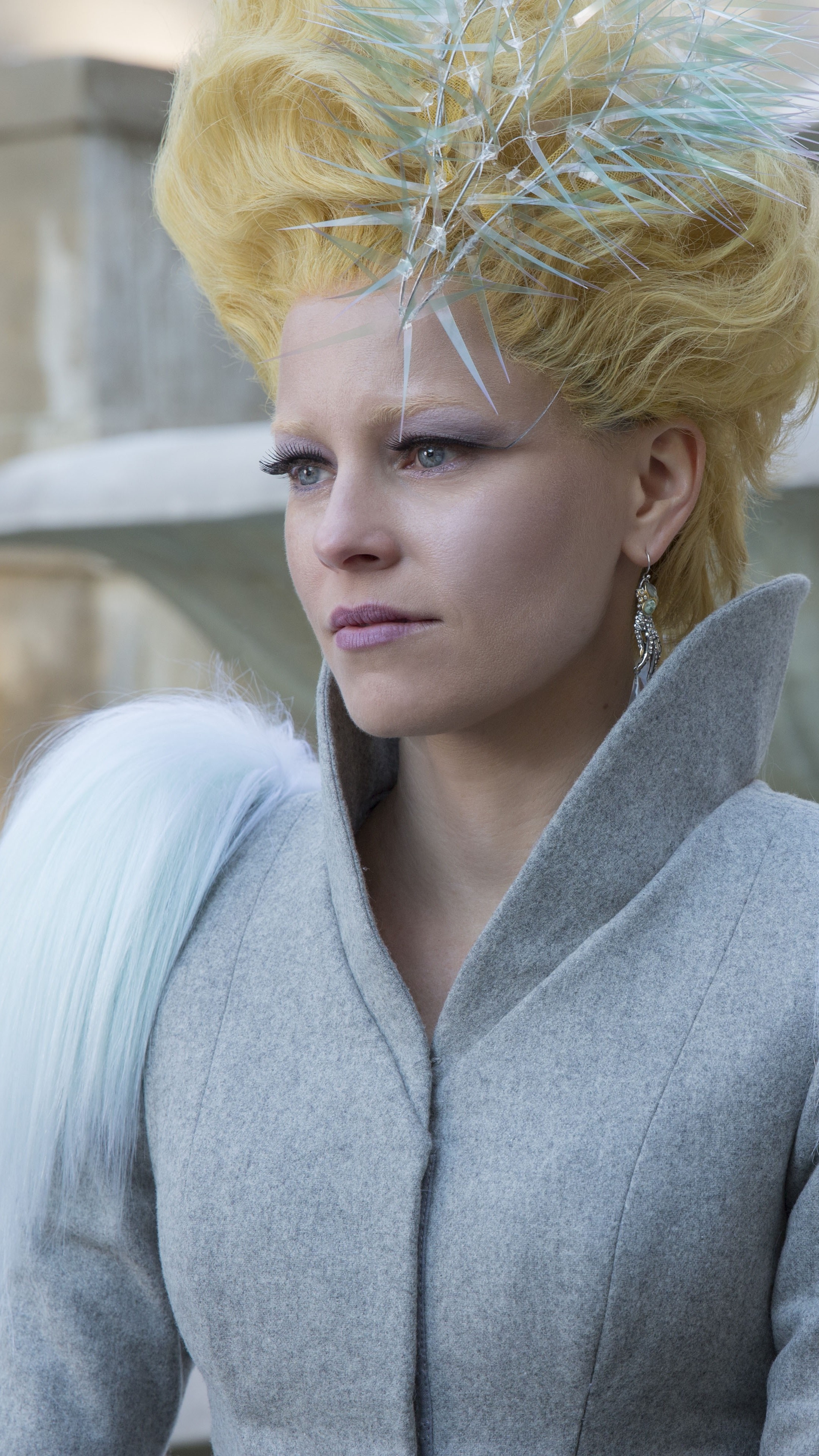 Elizabeth Banks Movies, Stunning wallpaper, Hunger Games films, Celebrity icon, 2160x3840 4K Phone