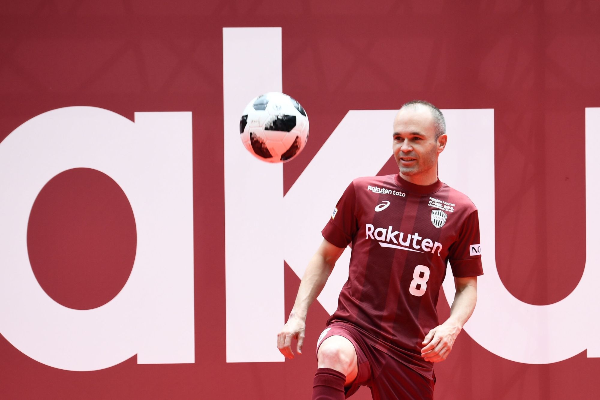 Iniesta, Vissel fans, Kobe, 2000x1340 HD Desktop