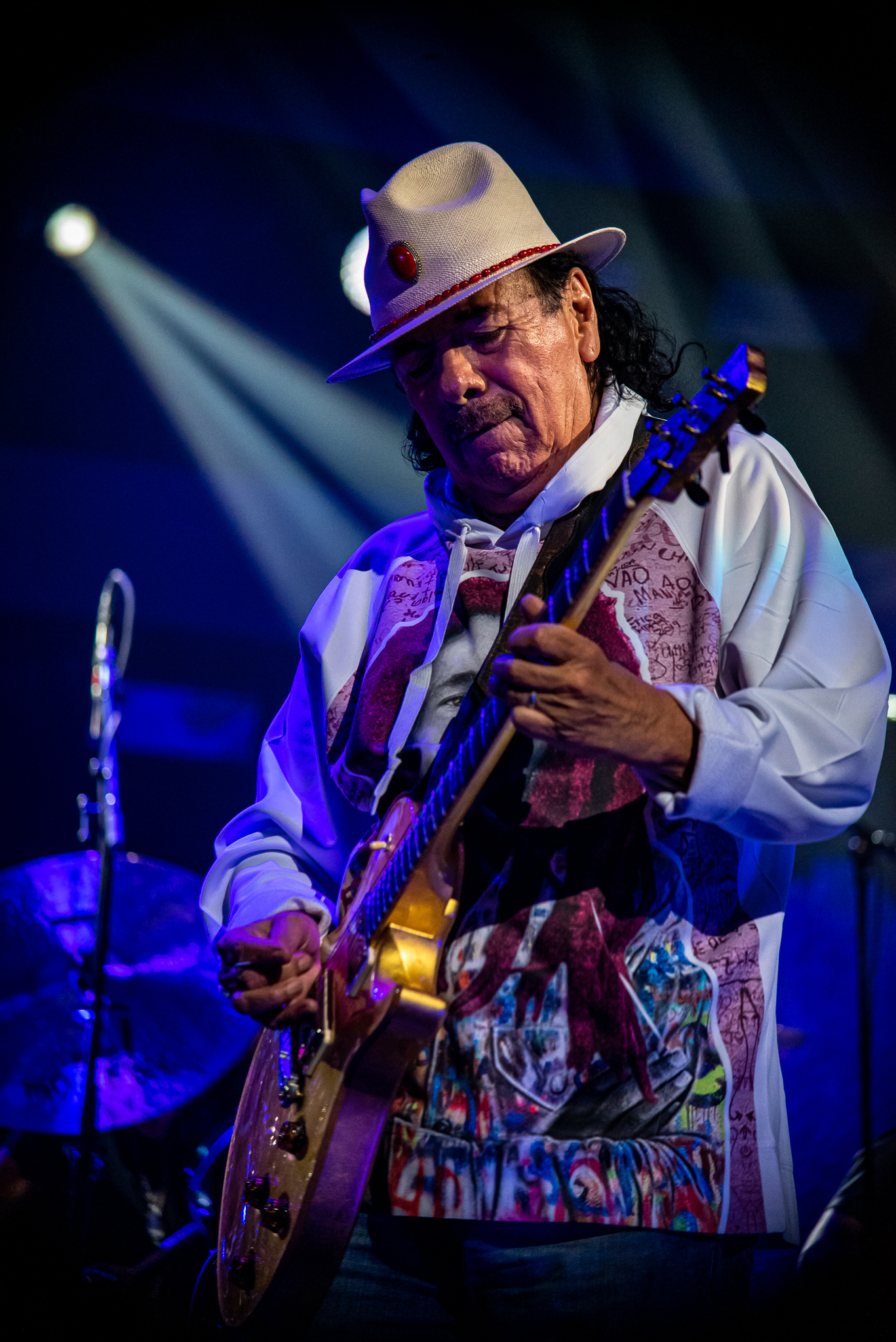 Carlos Santana, Mesmerizing photos, T-Mobile Center, Riveting performance, 1370x2050 HD Phone