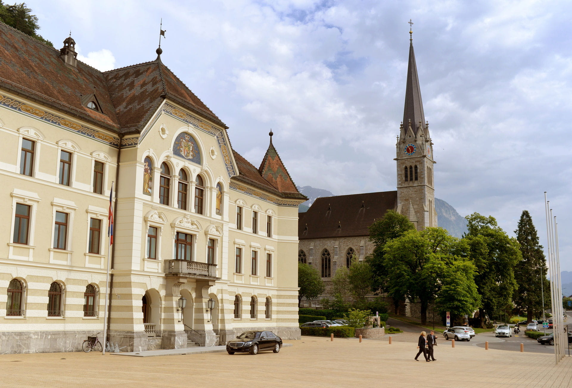 Easydaytrip, Vaduz exploration, New places, Connected routes, 1920x1310 HD Desktop