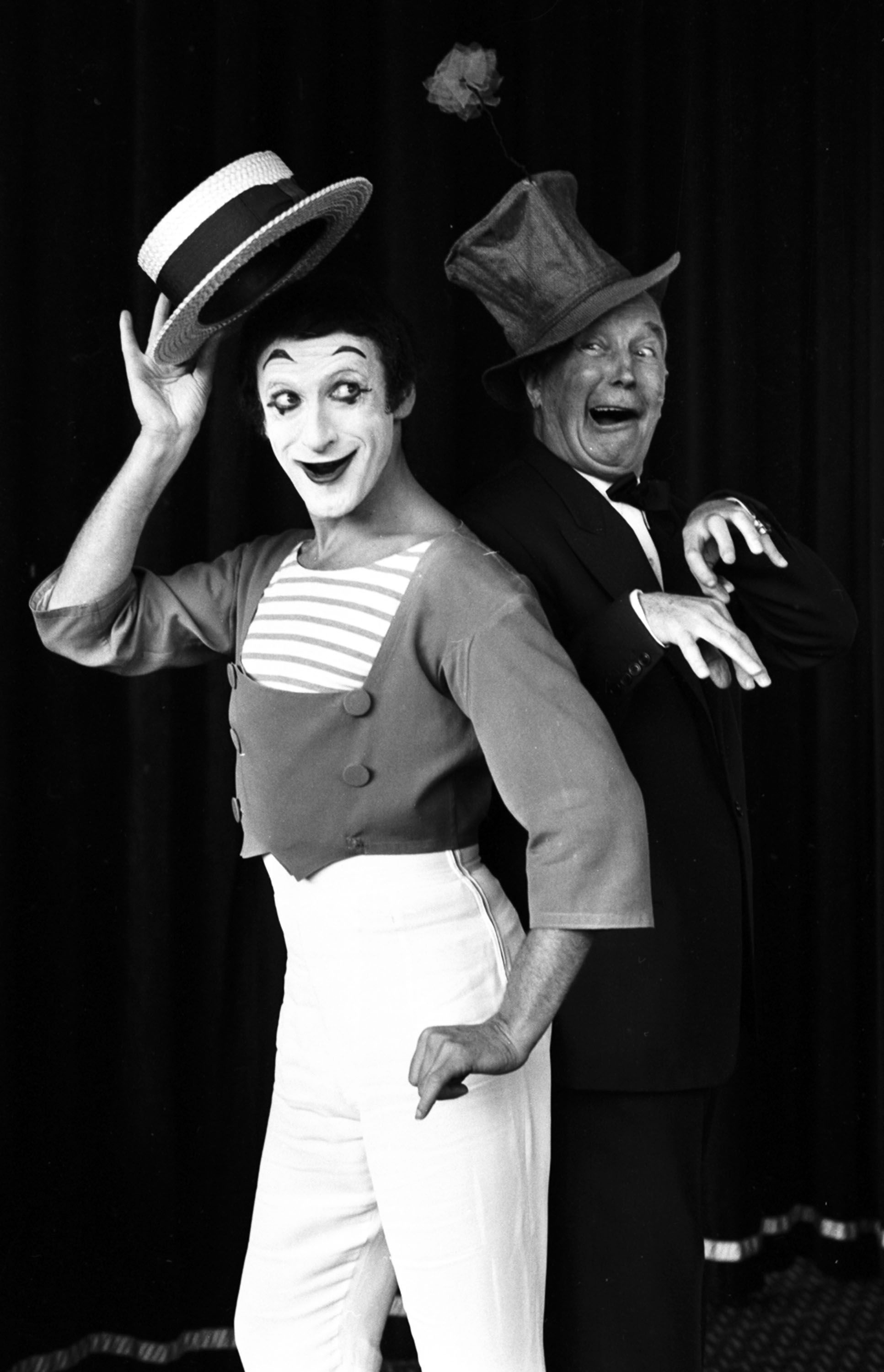 Friendly clowns, Performance art, Maurice Chevalier, 1940x3000 HD Phone