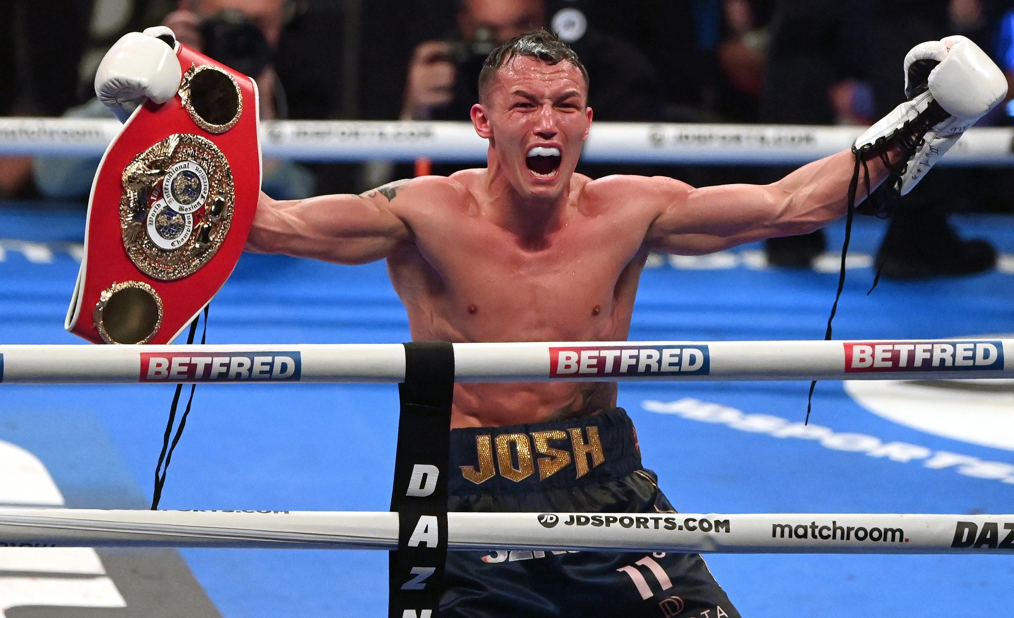 Josh Warrington, Broken jaw, Brutal price of victory, Kiko Martinez, 3510x2140 HD Desktop