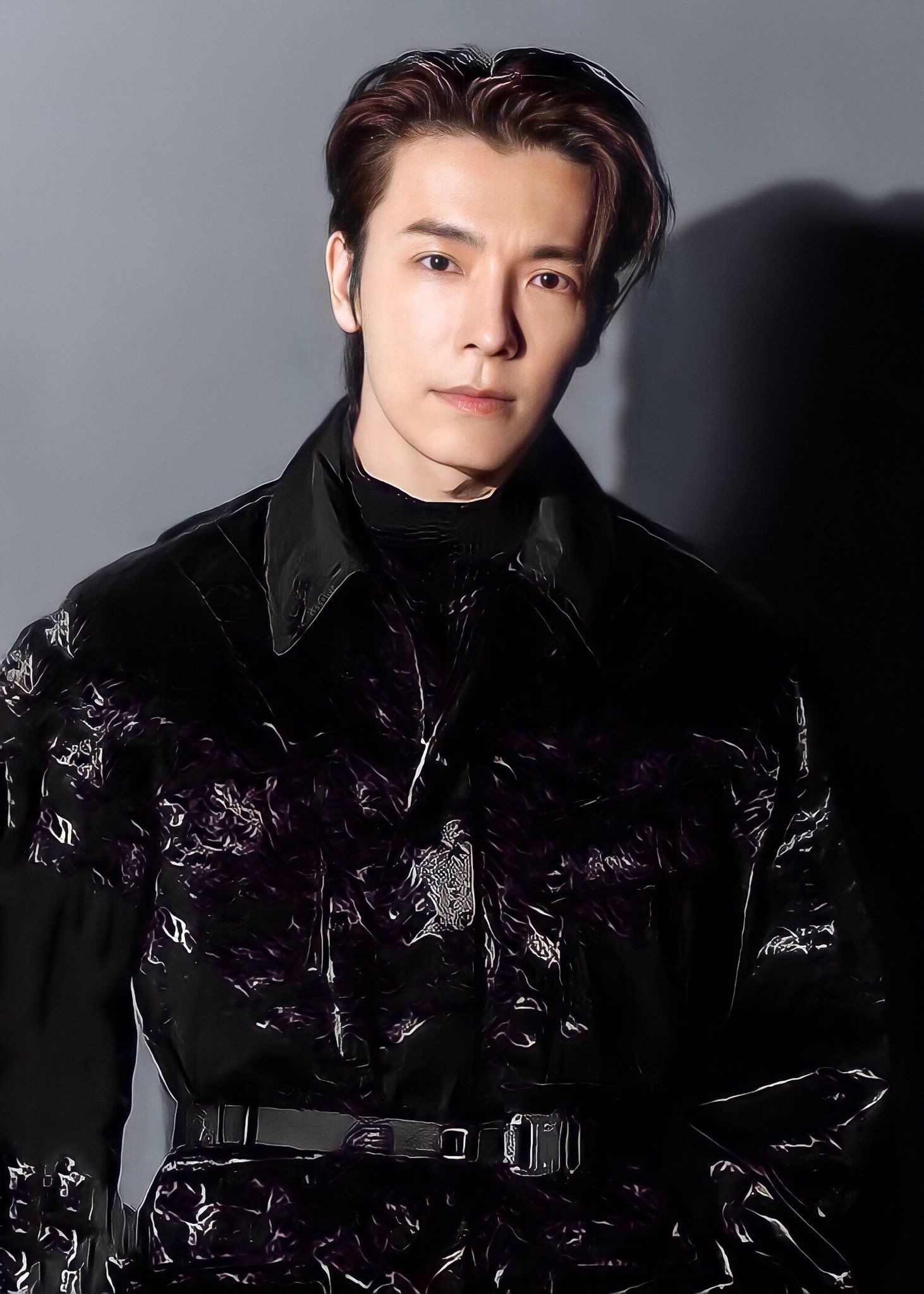 Lee Dong-Hae, Twitter fandom, Super Junior's energy, Kpop enthusiasm, 1470x2050 HD Phone