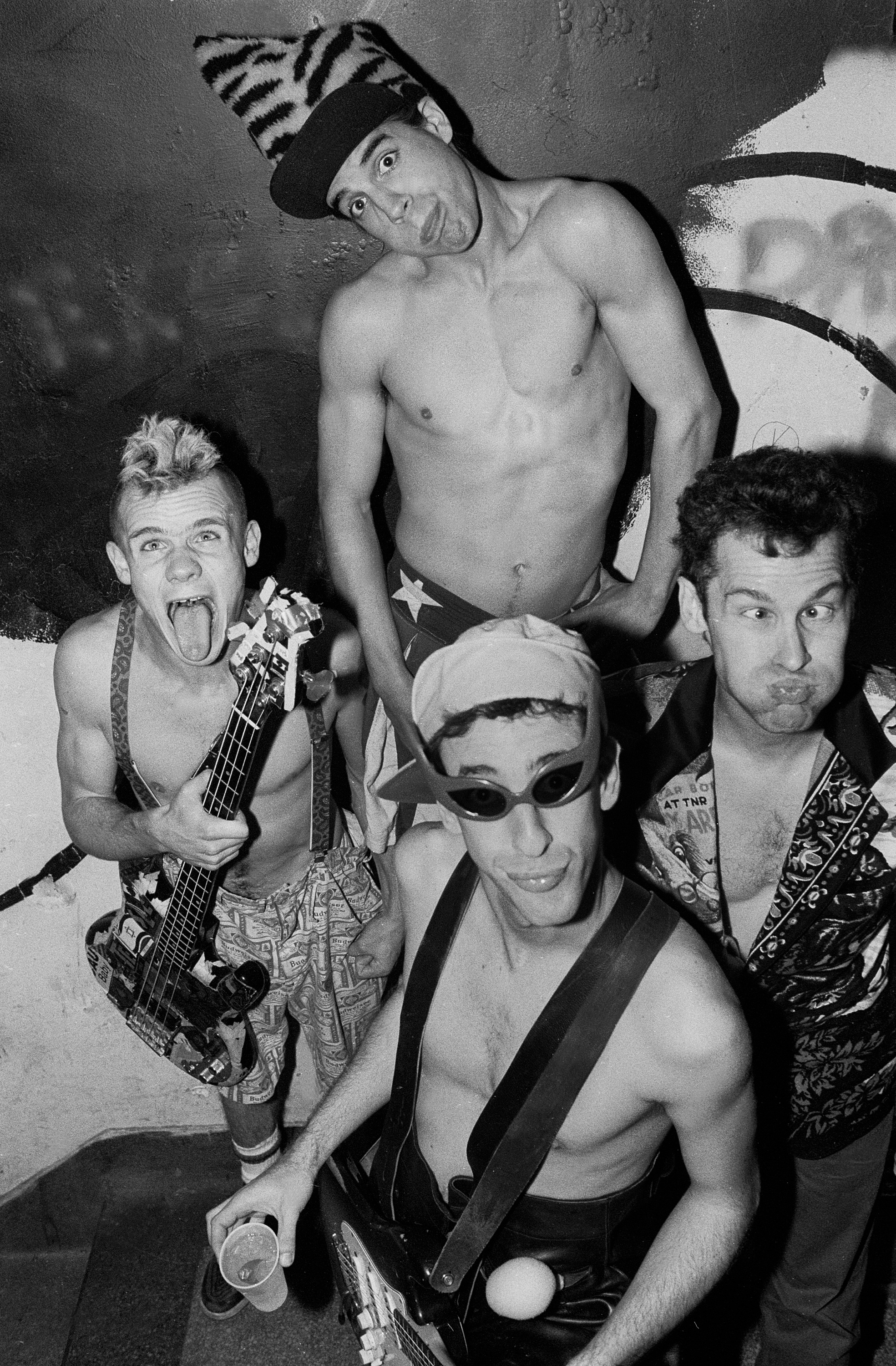 Metro Chicago 1985, Red Hot Chili Peppers Wallpaper, 1970x3000 HD Phone