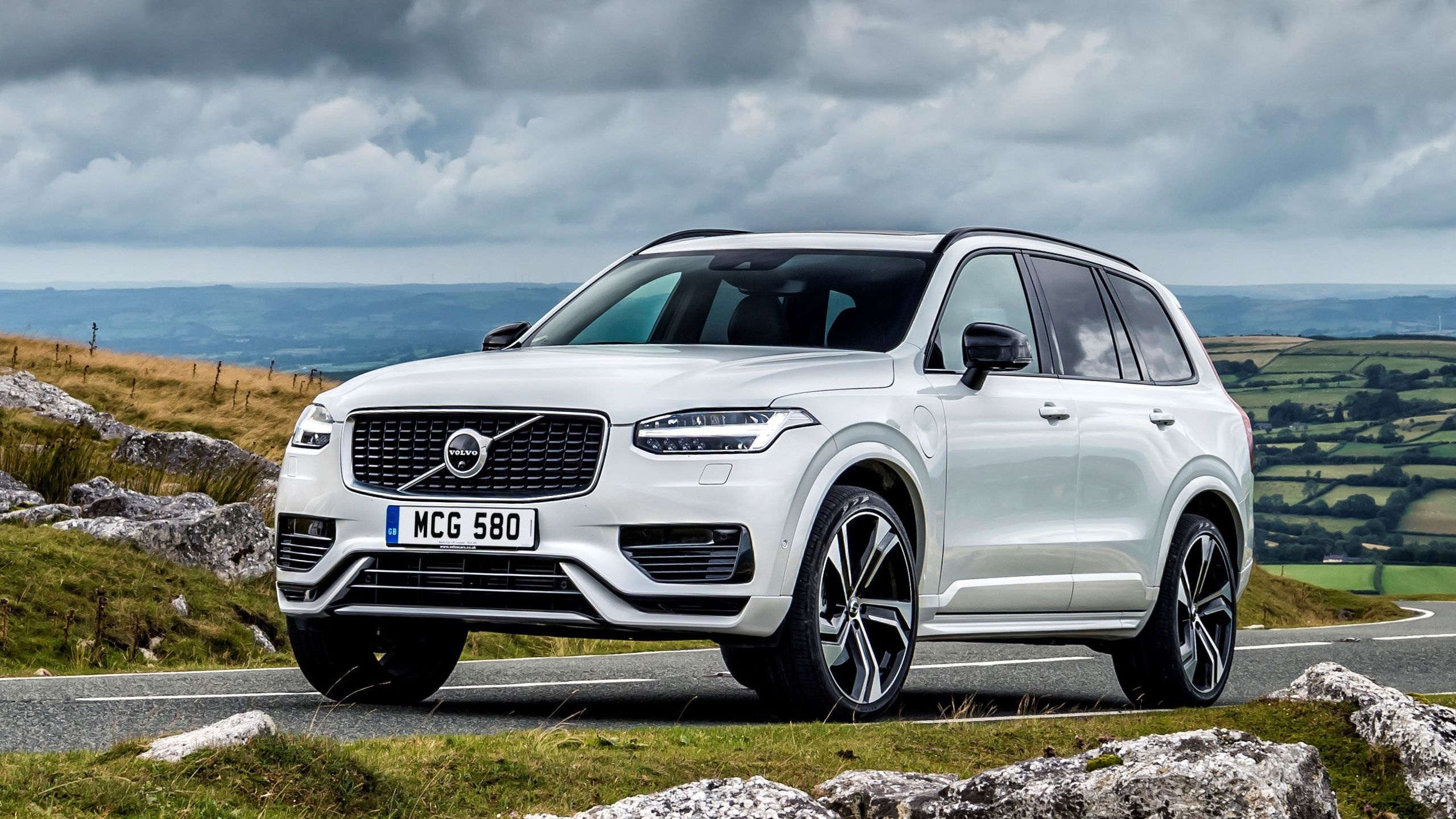 Volvo XC90 Auto, Premium craftsmanship, Comfortable seating, Seamless connectivity, 2560x1440 HD Desktop