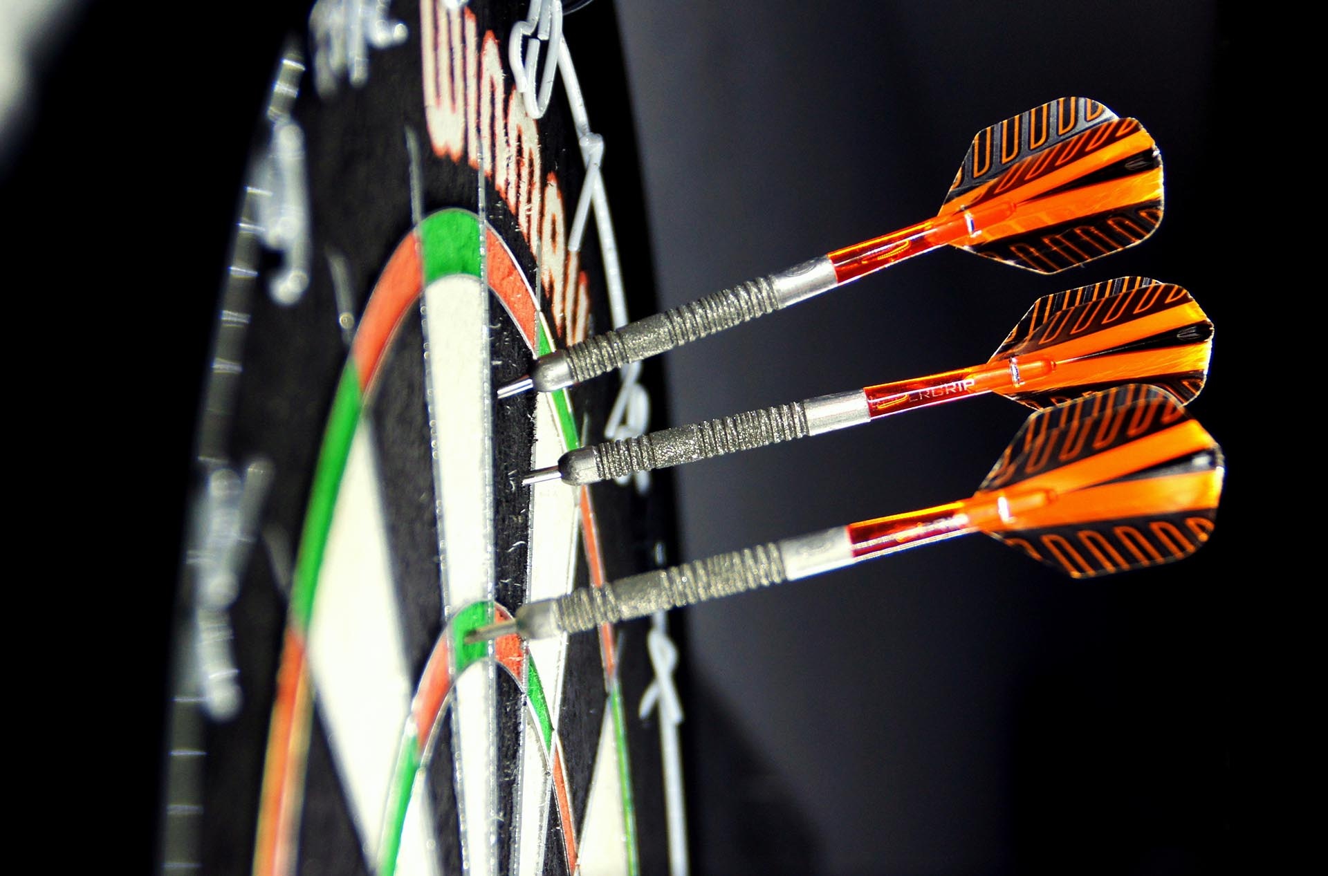 Darts sport, Thrilling matches, Skilful players, Competitive battles, 1920x1270 HD Desktop