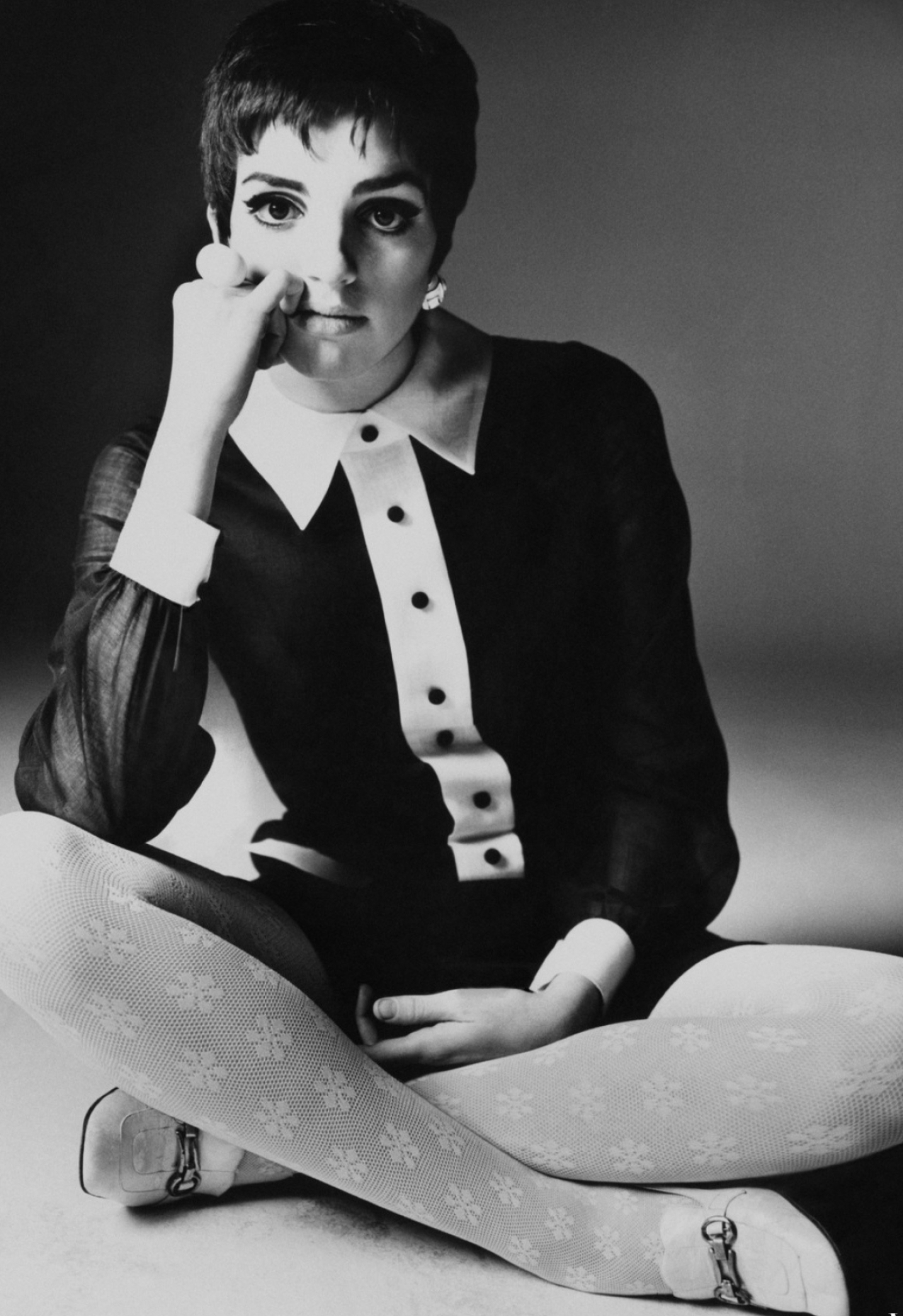 Liza Minnelli, Bert Stern, Pleasurephoto, Captivating shots, 1440x2100 HD Phone