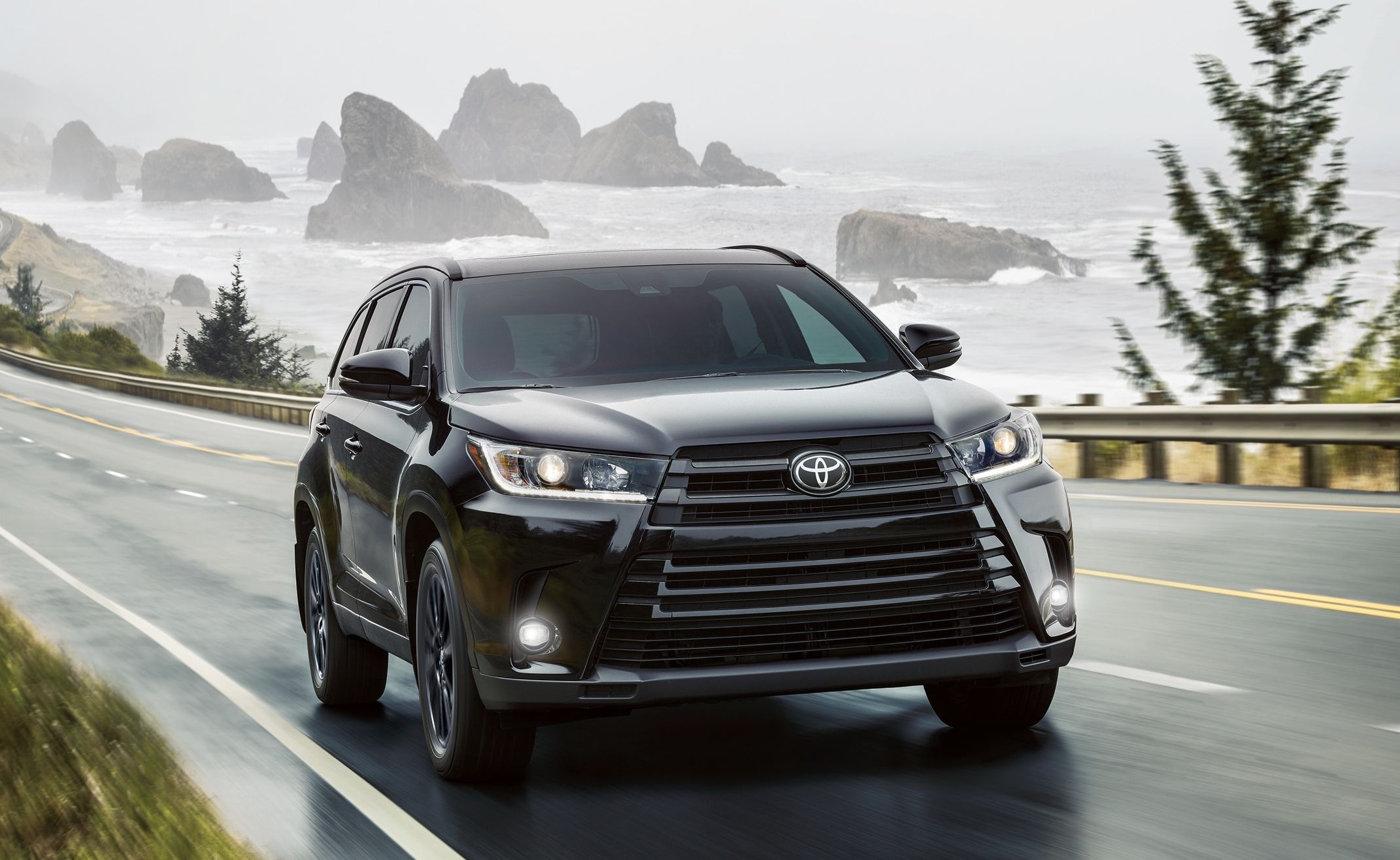 Toyota Highlander, Seamless connectivity, Premium audio system, Comfortable seating, 2150x1320 HD Desktop