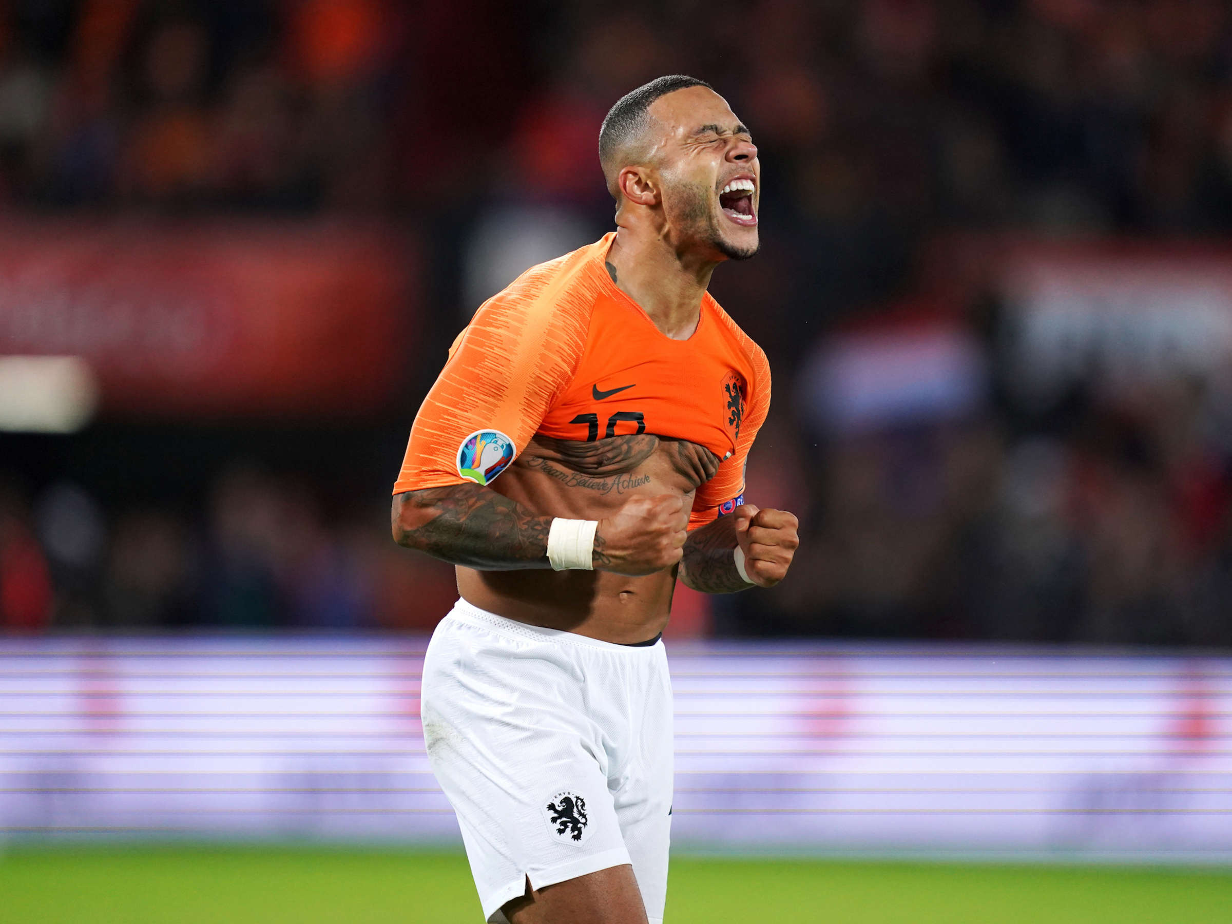 UEFA Euro 2020 qualifying, Memphis Depay Wallpaper, 2400x1800 HD Desktop