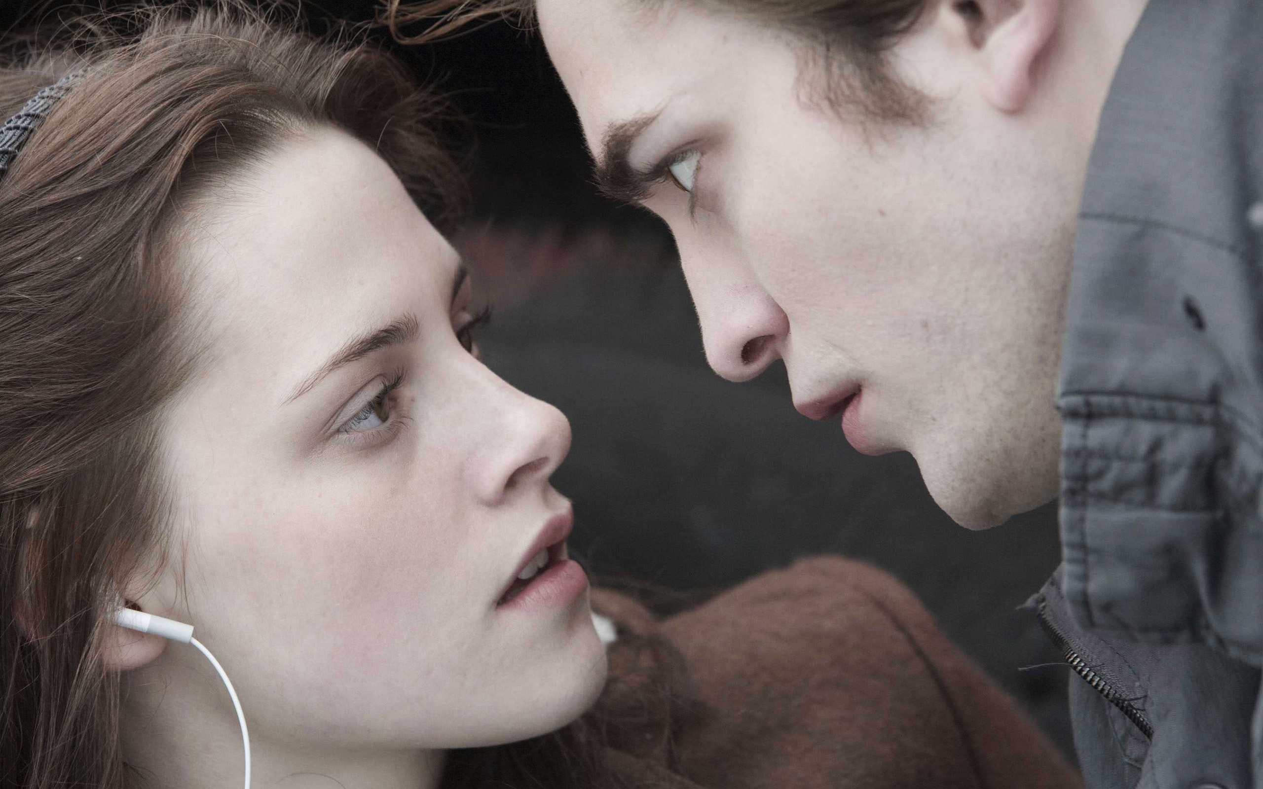 Bella Swan, Edward Cullen, Twilight scared, Digital Citizen, 2560x1600 HD Desktop