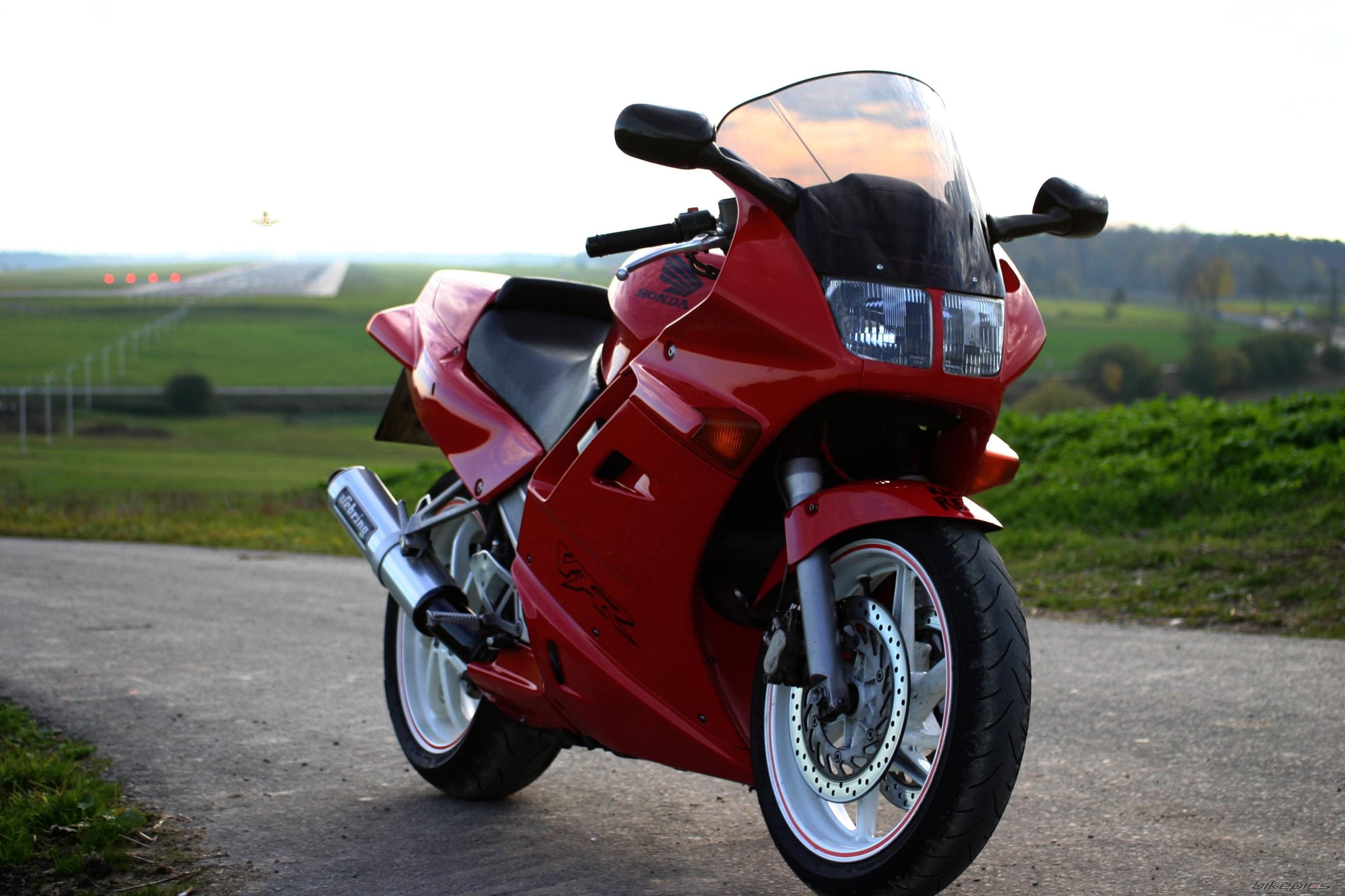 1990 Model, Honda VFR750F Interceptor Wallpaper, 3080x2050 HD Desktop